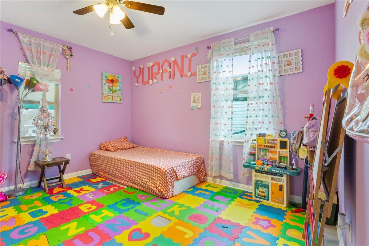 Image 22 of 38 For 50 Dusty Dam Rd