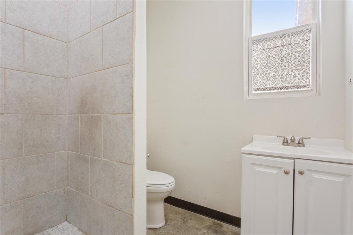 Image 25 of 38 For 50 Dusty Dam Rd