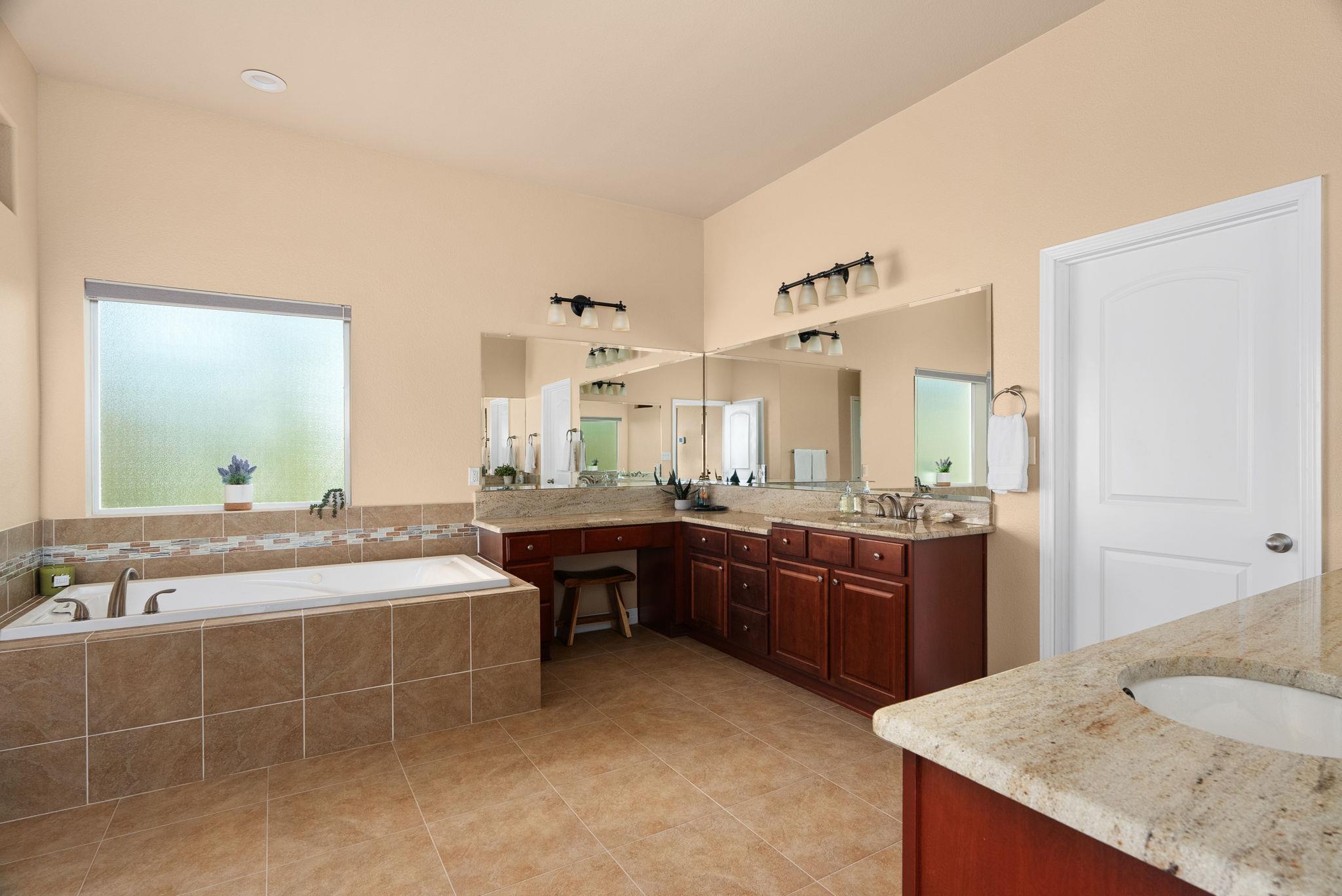 Image 10 of 21 For 1472 Kings Cove Dr