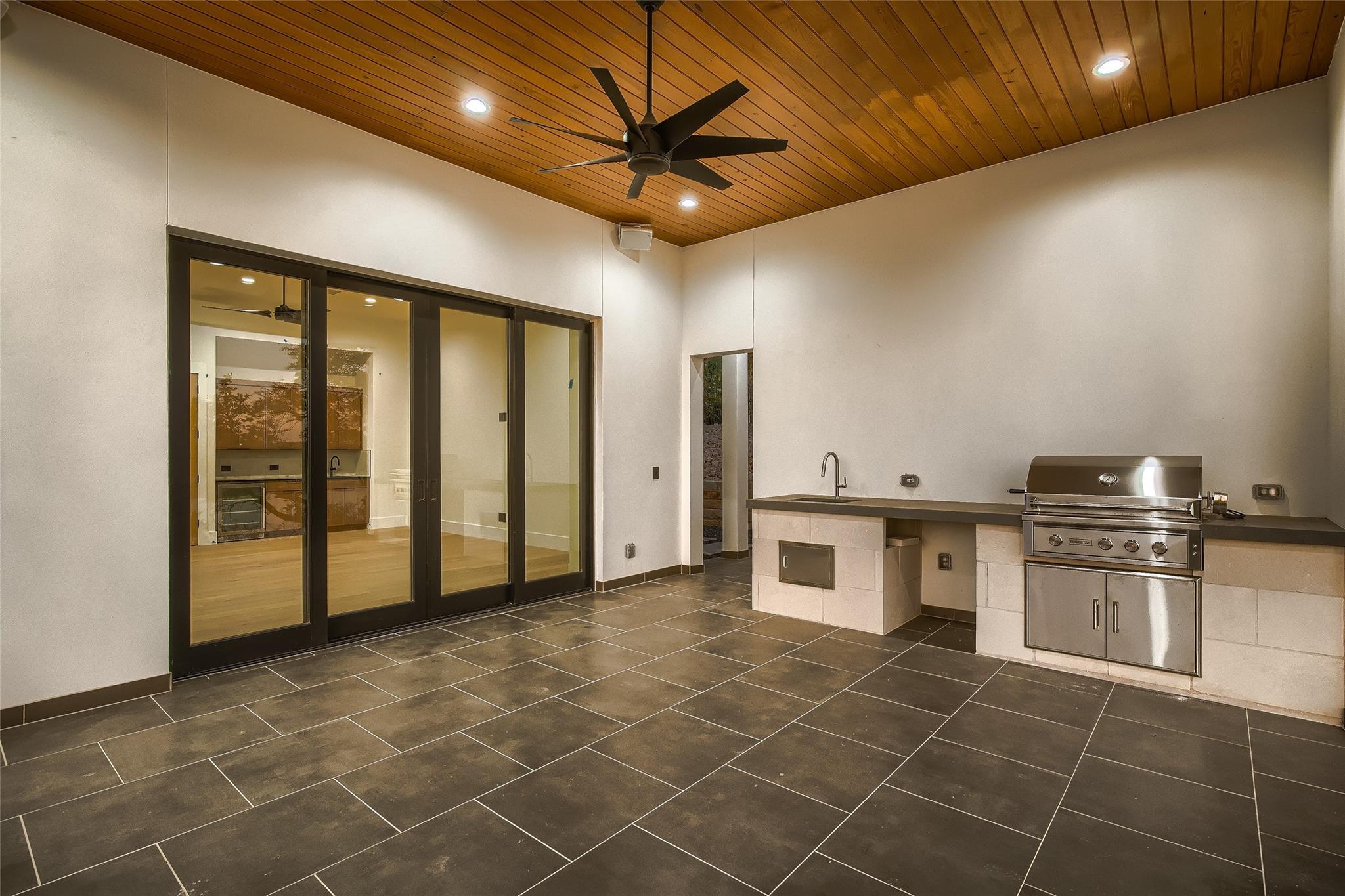 Image 34 of 40 For 6412 Lantern View Dr