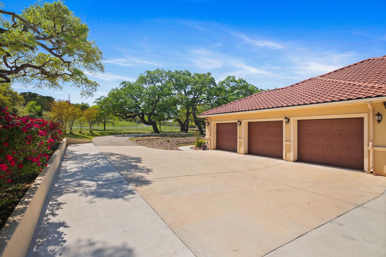 Image 29 of 40 For 5303 Arroyo Luis Dr