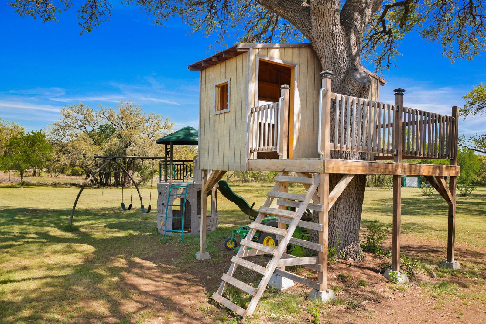 Image 31 of 40 For 5303 Arroyo Luis Dr