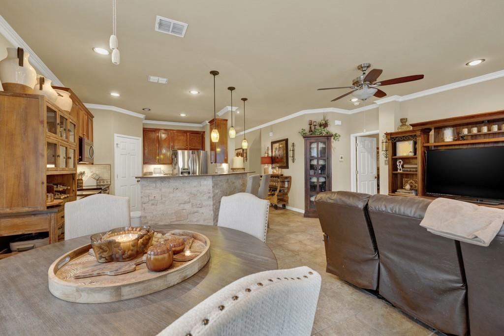 Image 16 of 39 For 522 Pecos Cir