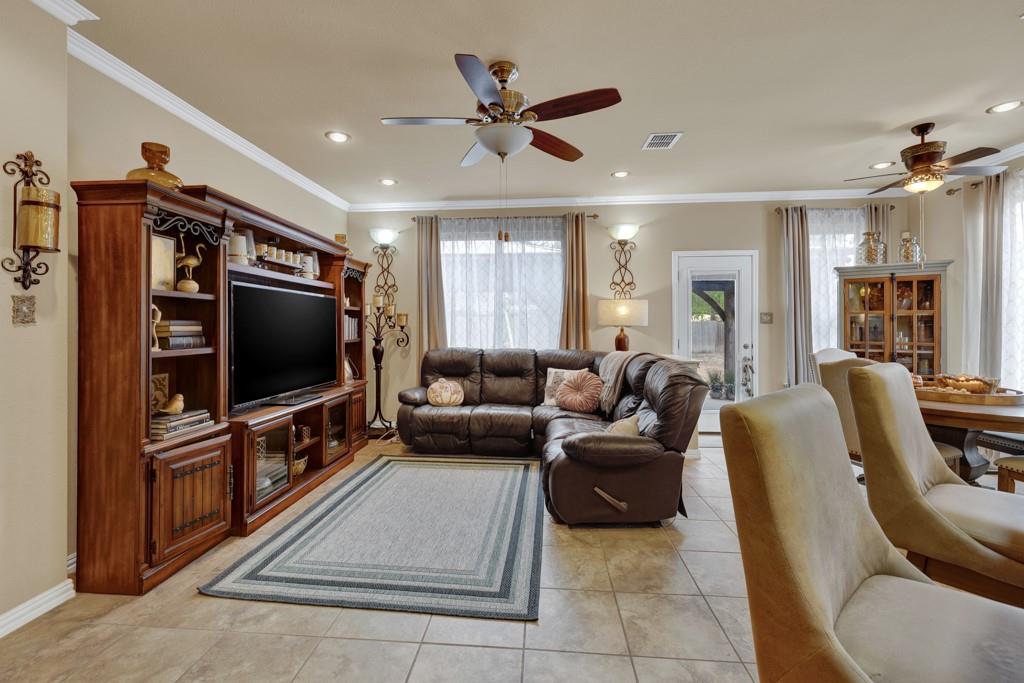 Image 18 of 39 For 522 Pecos Cir