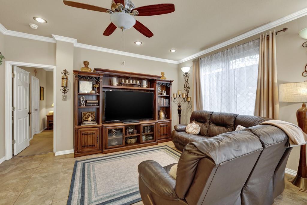 Image 19 of 39 For 522 Pecos Cir