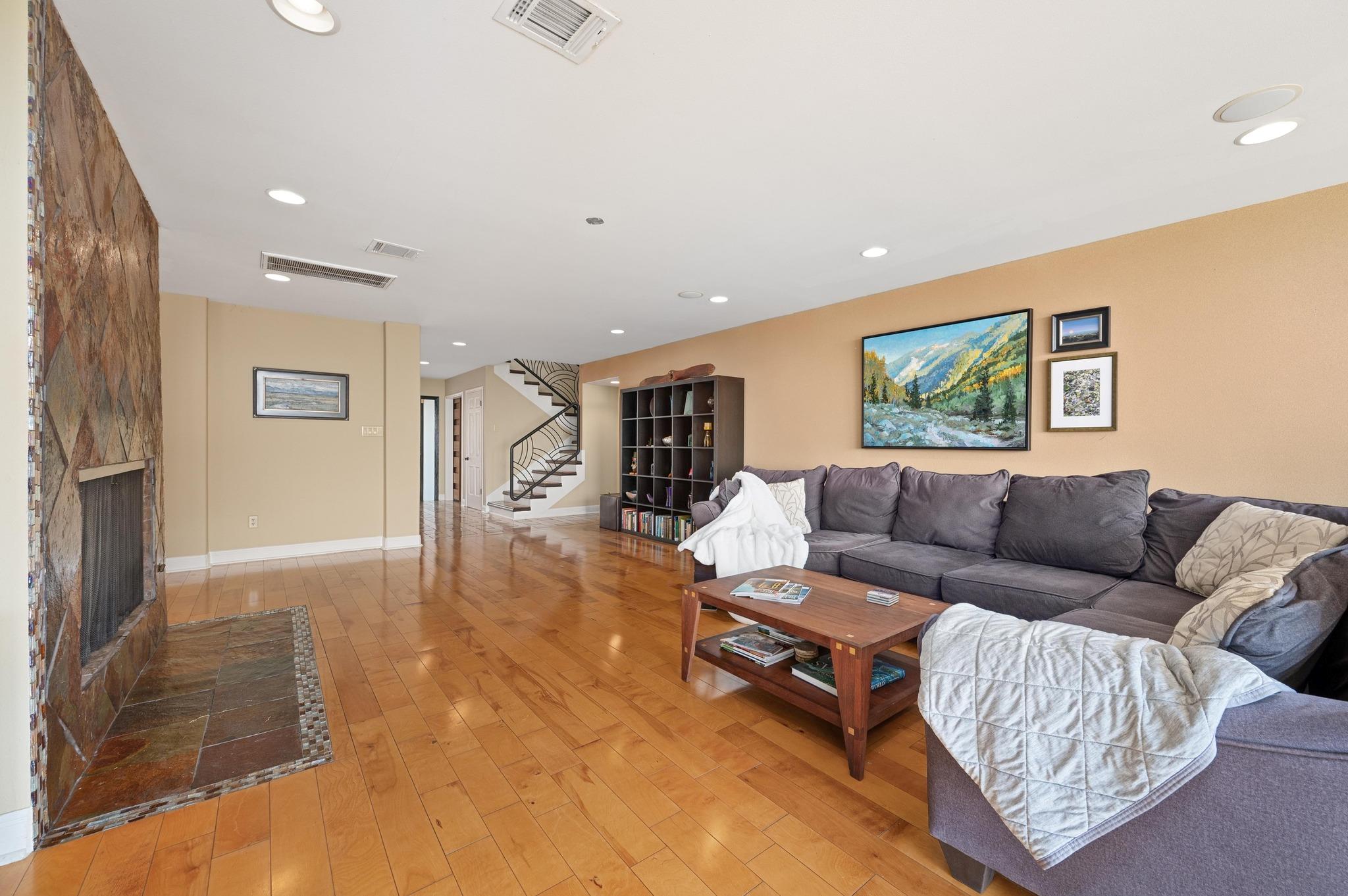 Image 9 of 40 For 6507 Mesa Dr