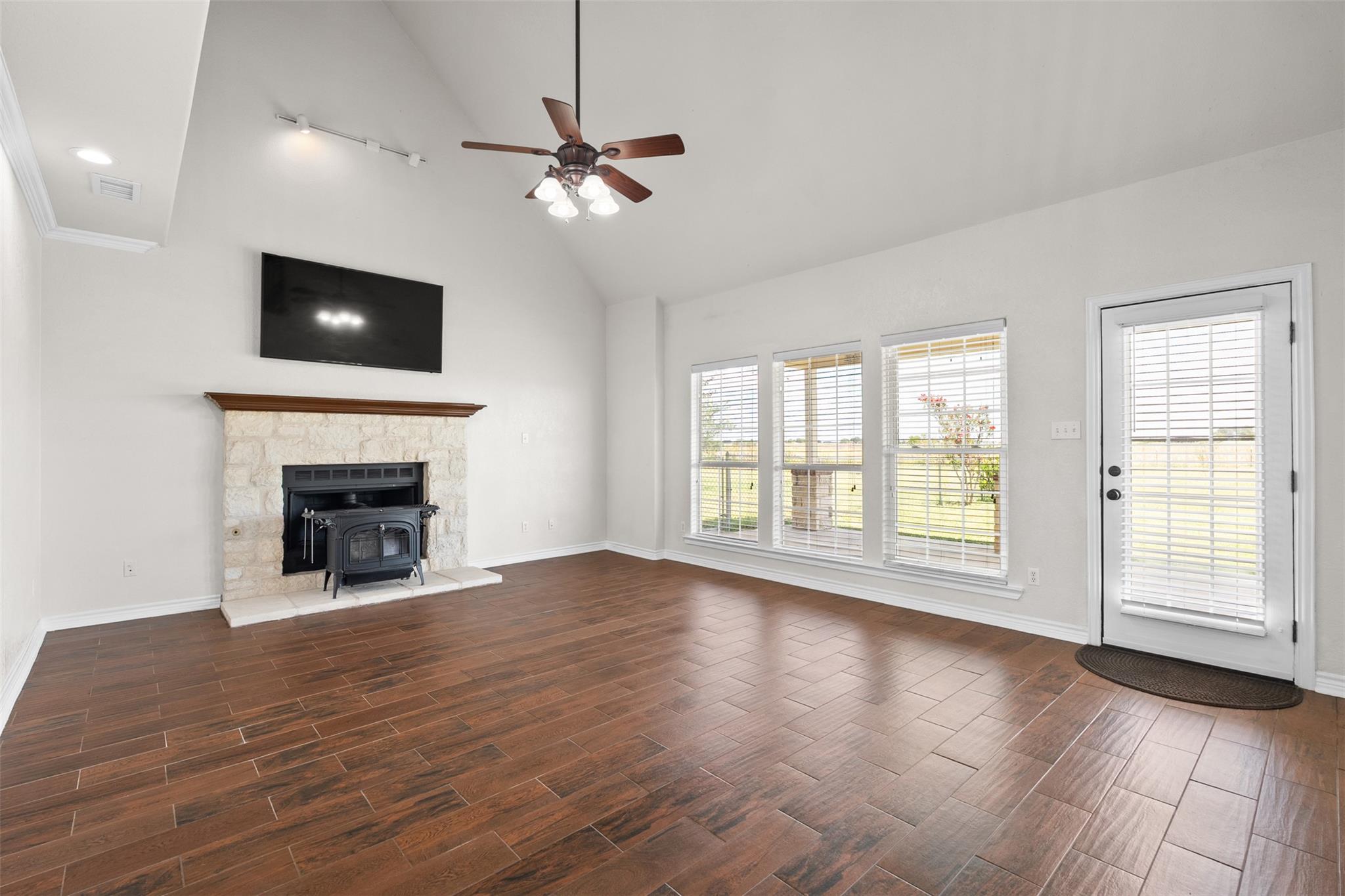 Image 14 of 40 For 876 St Joseph Rd