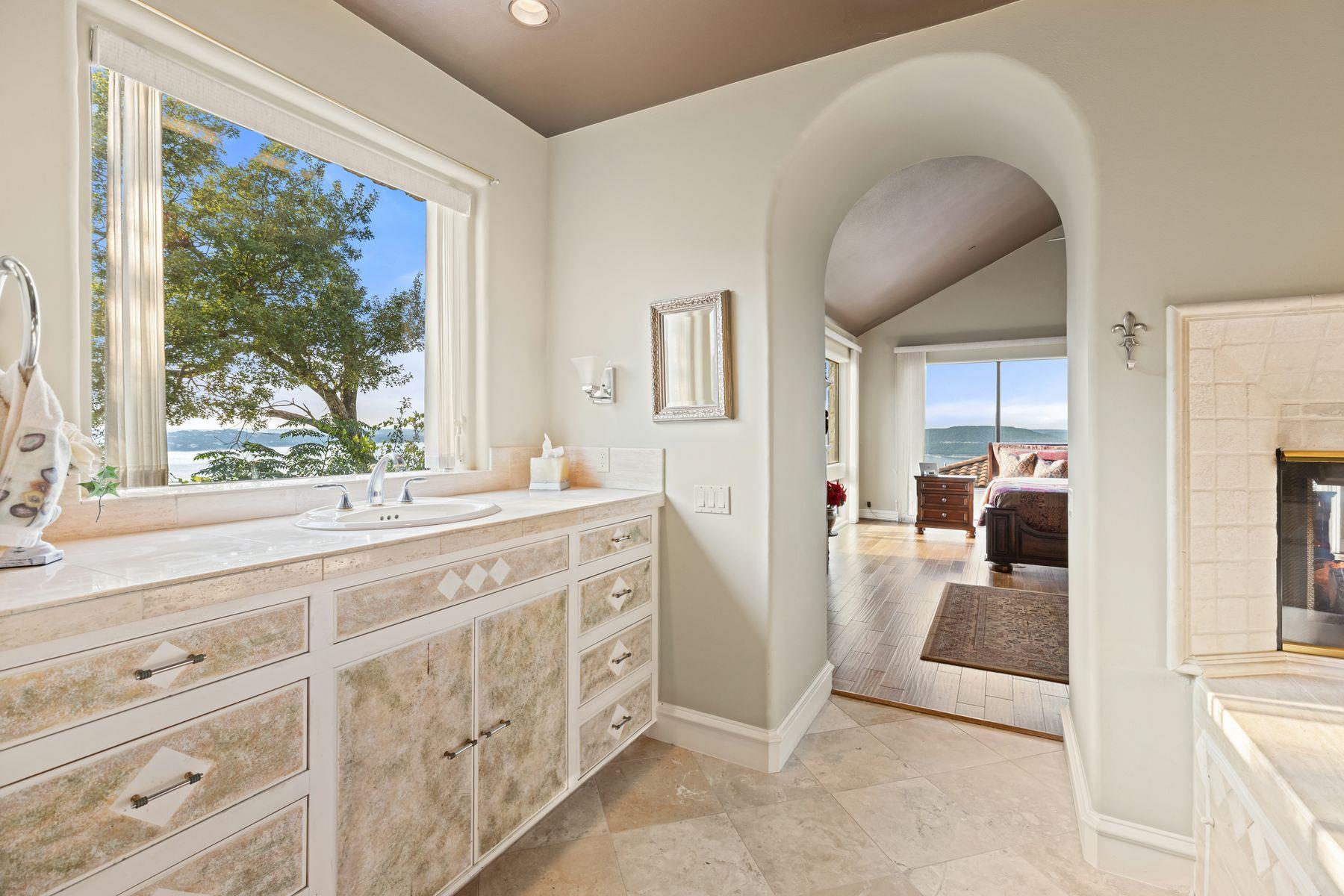 Image 14 of 37 For 12600 Lyndon Dr