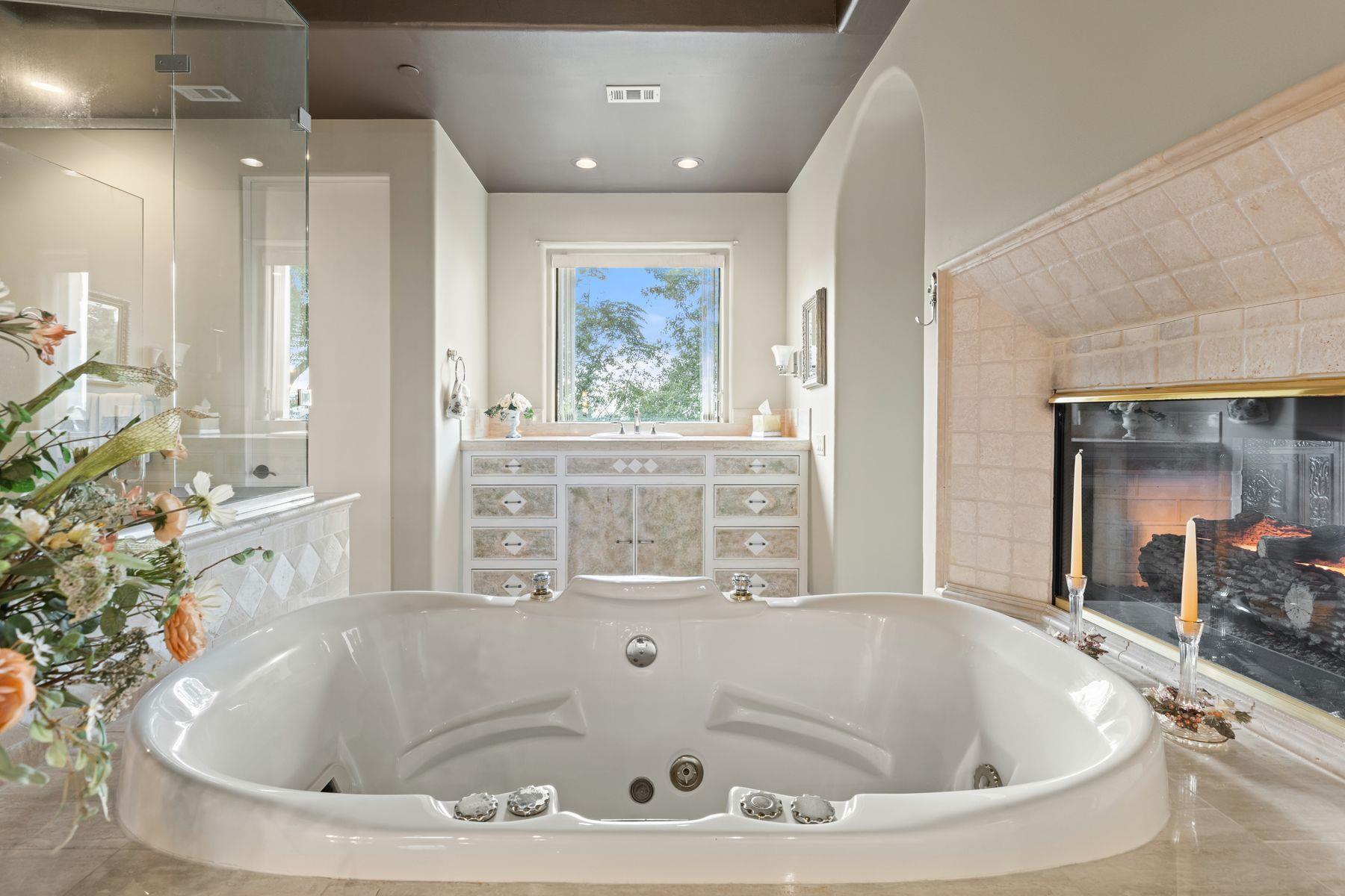 Image 15 of 37 For 12600 Lyndon Dr