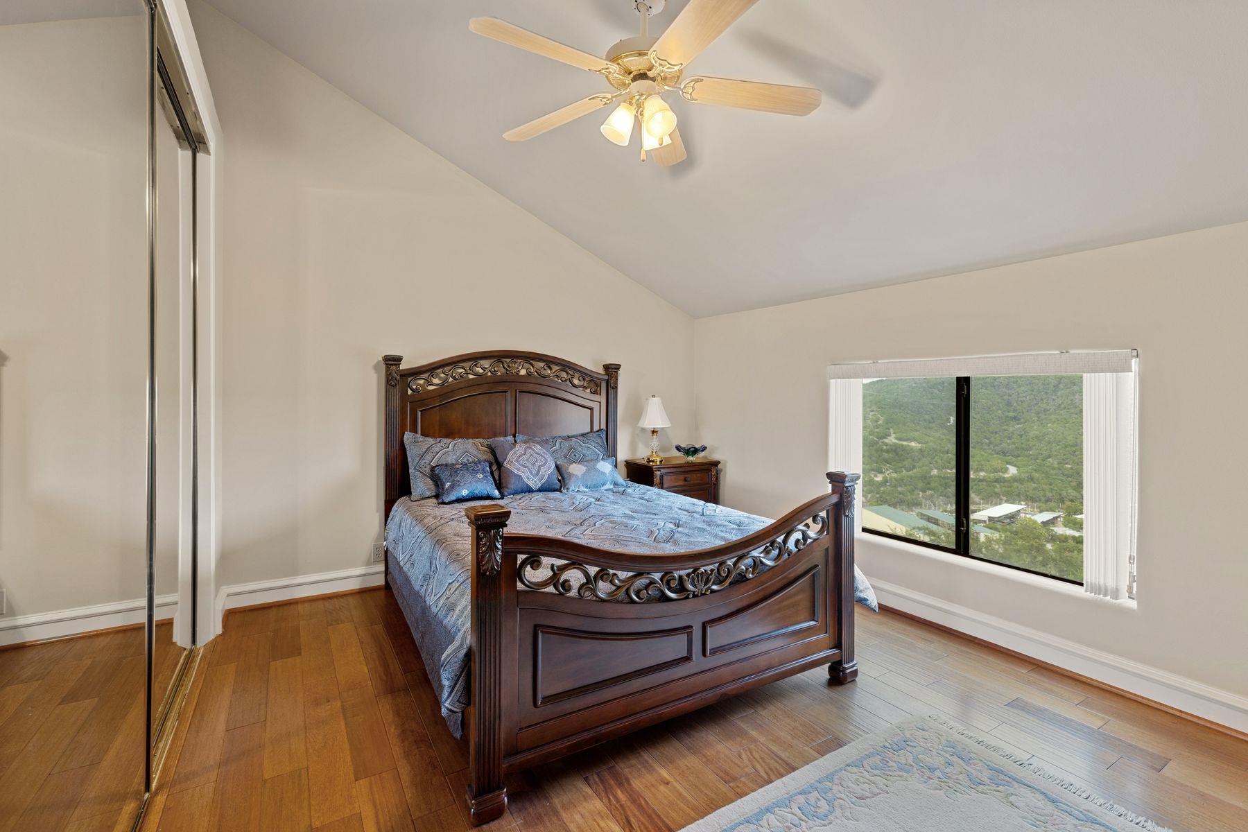 Image 18 of 37 For 12600 Lyndon Dr