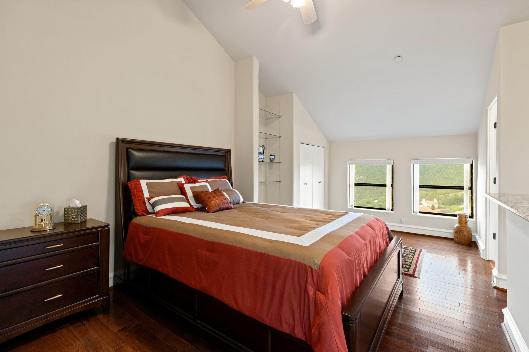 Image 19 of 37 For 12600 Lyndon Dr