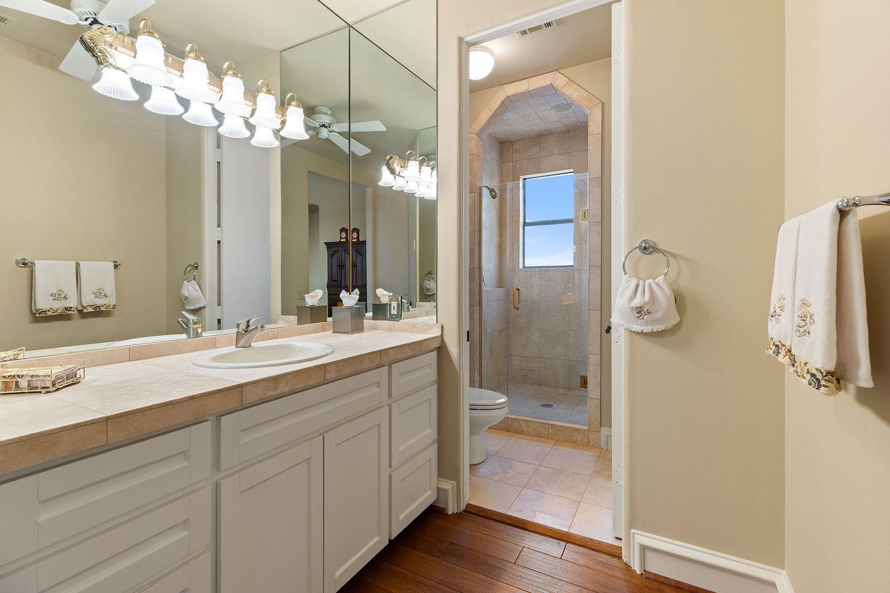 Image 23 of 37 For 12600 Lyndon Dr