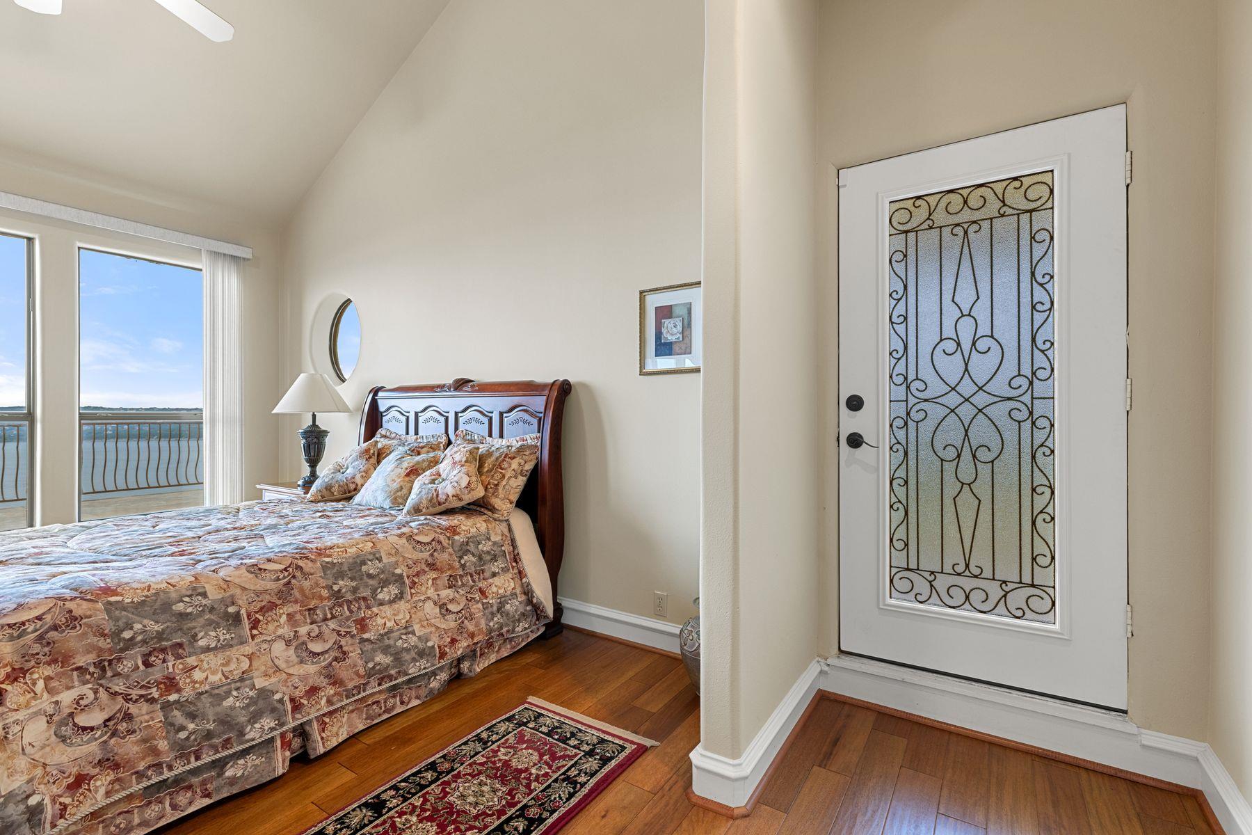 Image 24 of 37 For 12600 Lyndon Dr