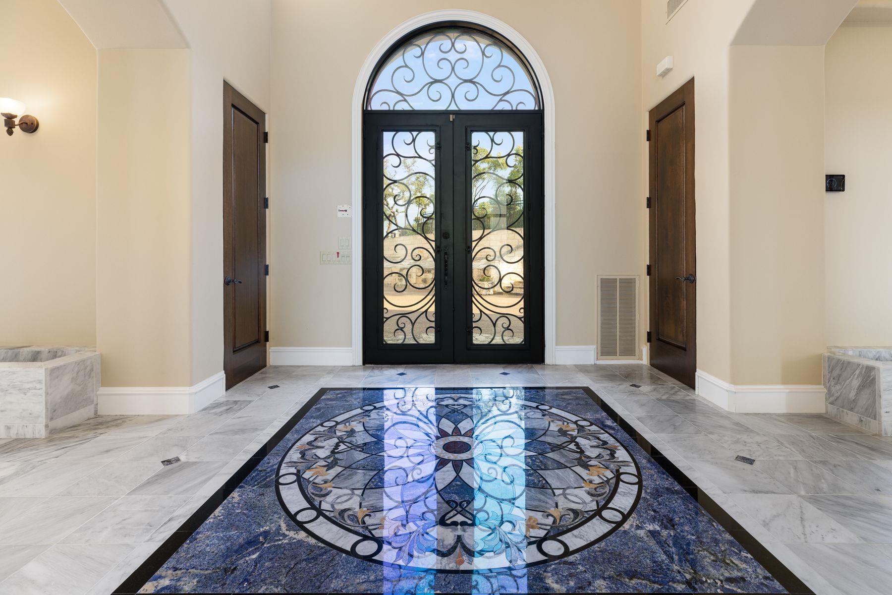 Image 4 of 37 For 12600 Lyndon Dr