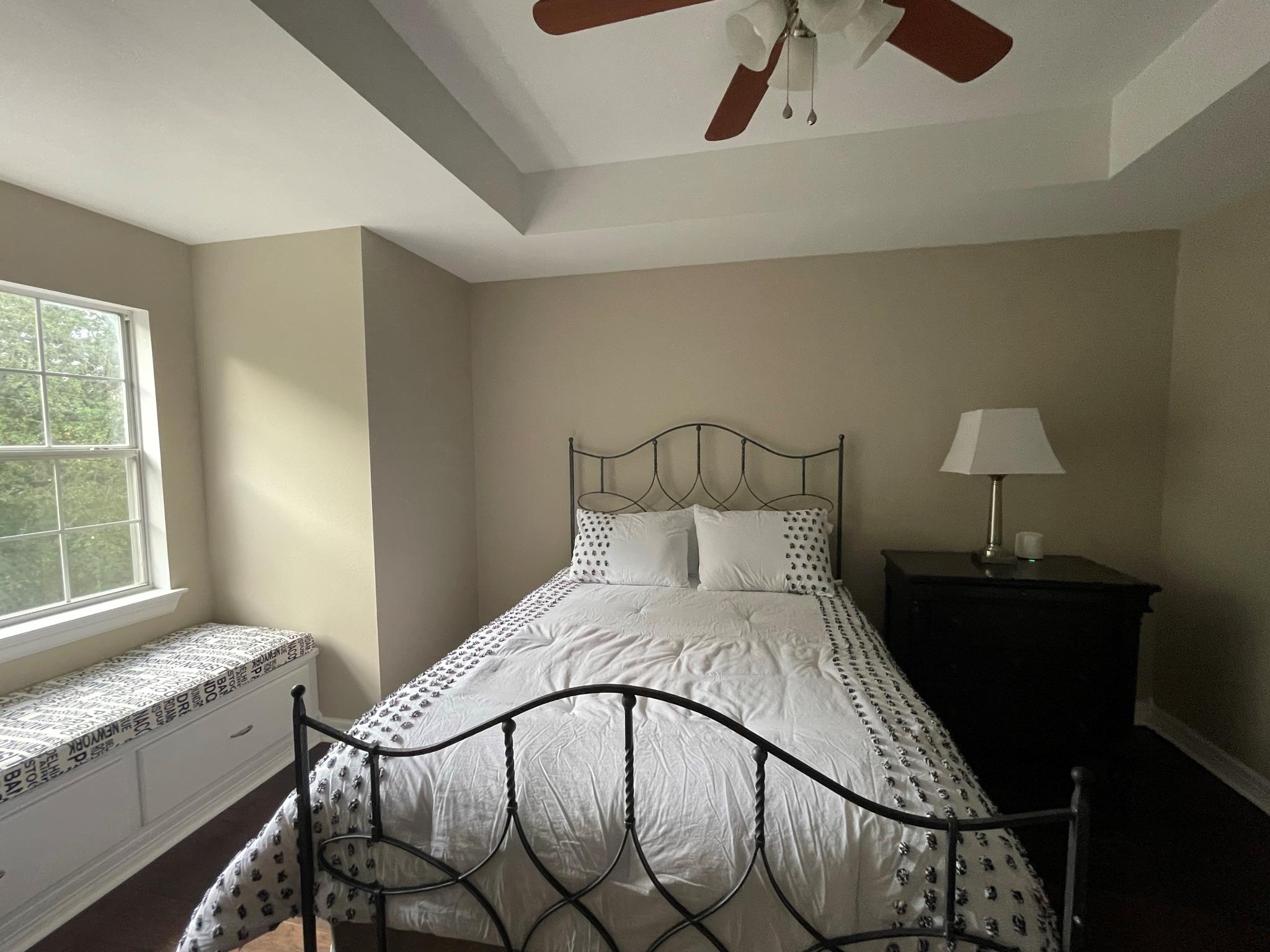 Image 11 of 16 For 641 Evergreen Ln