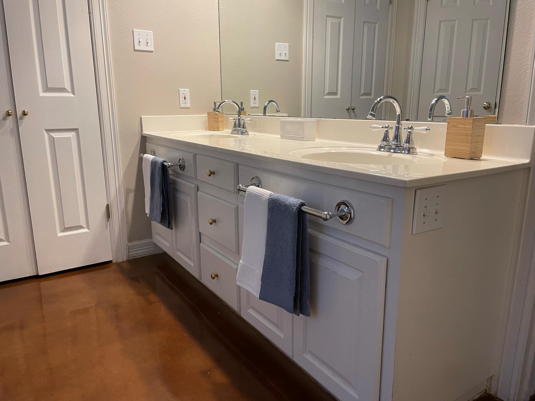 Image 13 of 16 For 641 Evergreen Ln