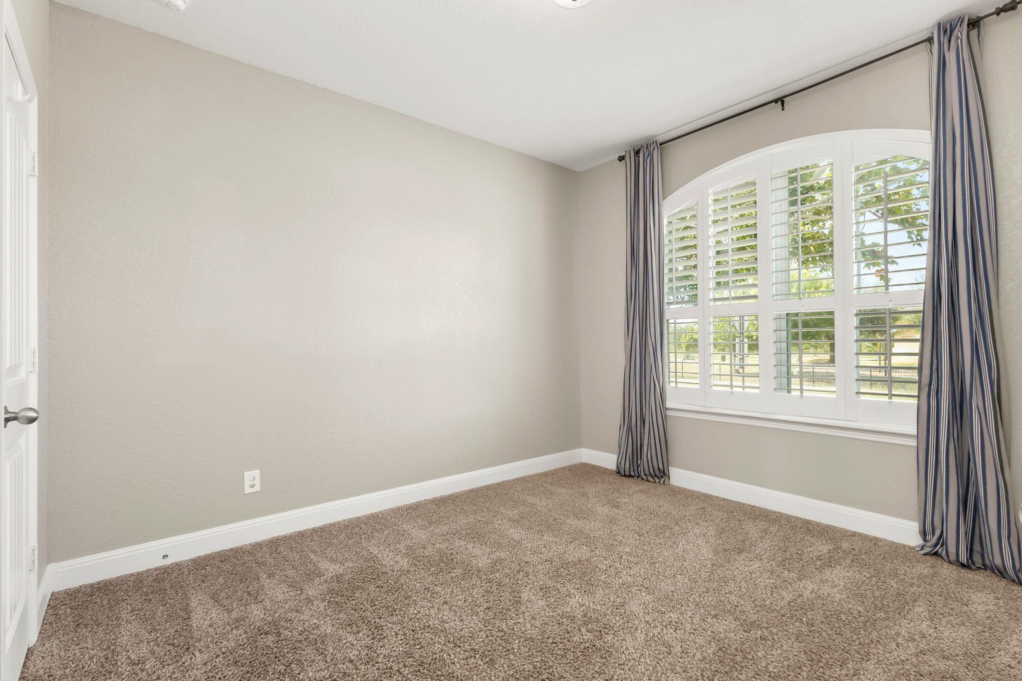 Image 13 of 31 For 661 Bison Ln