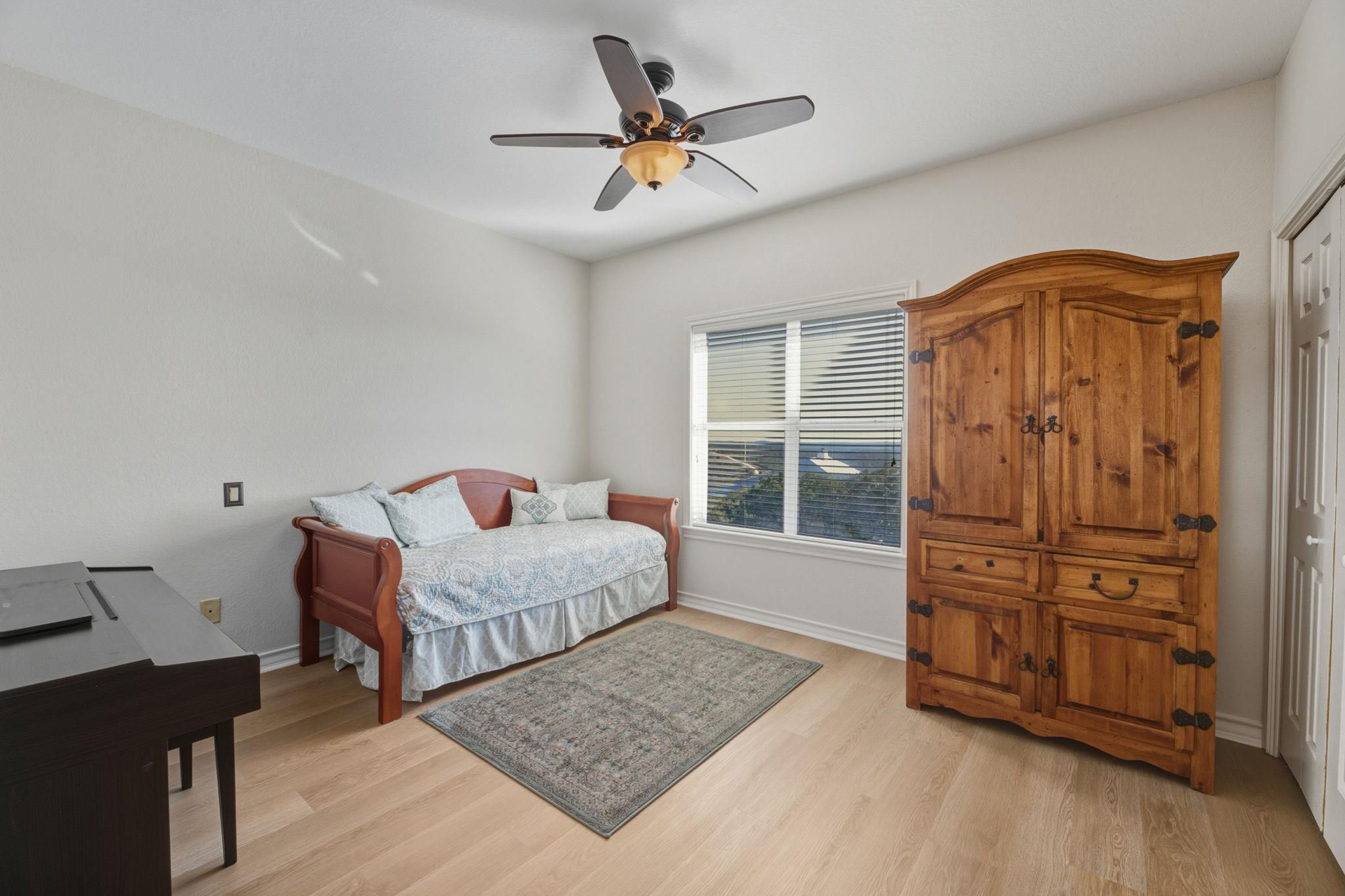 Image 21 of 35 For 103 High Sierra Dr