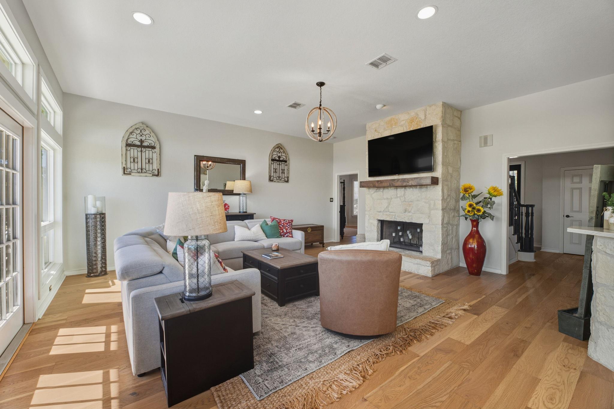 Image 8 of 35 For 103 High Sierra Dr