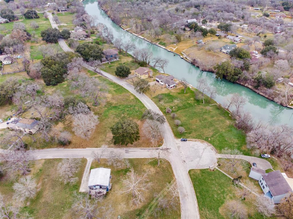 Image 4 of 13 For 46 Glen Cove Dr