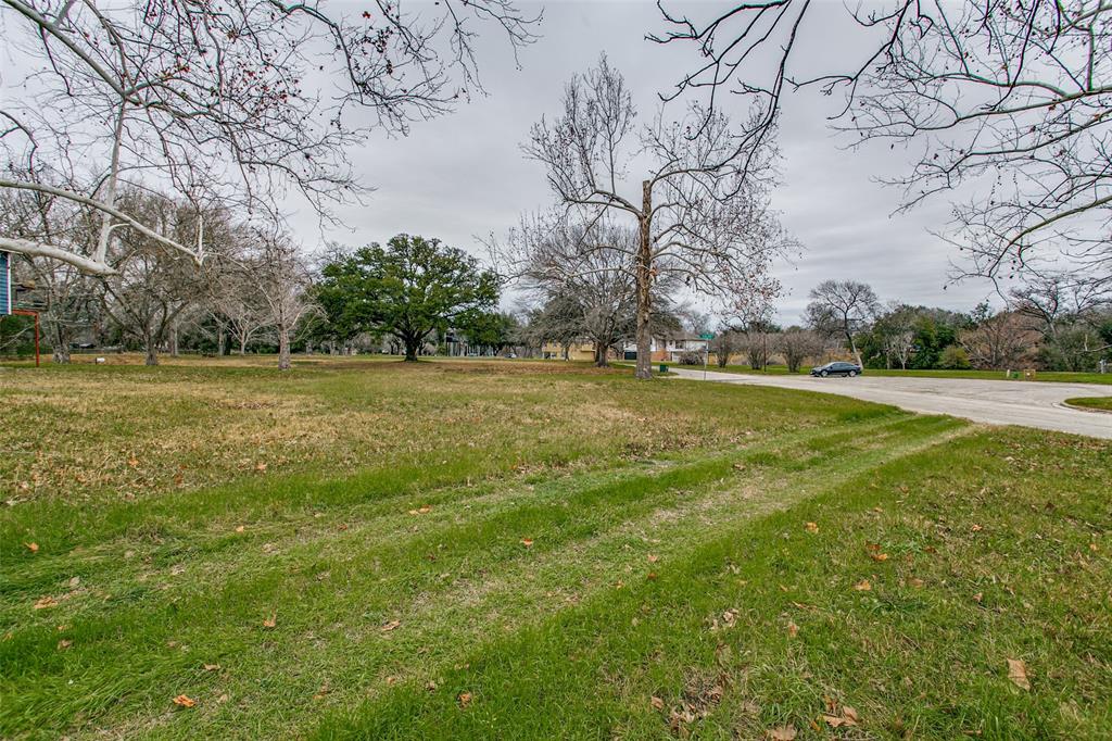 Image 6 of 13 For 46 Glen Cove Dr