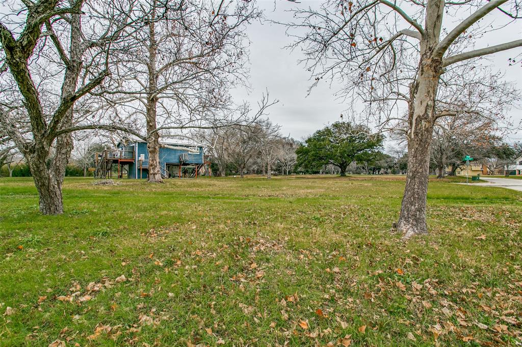 Image 7 of 13 For 46 Glen Cove Dr
