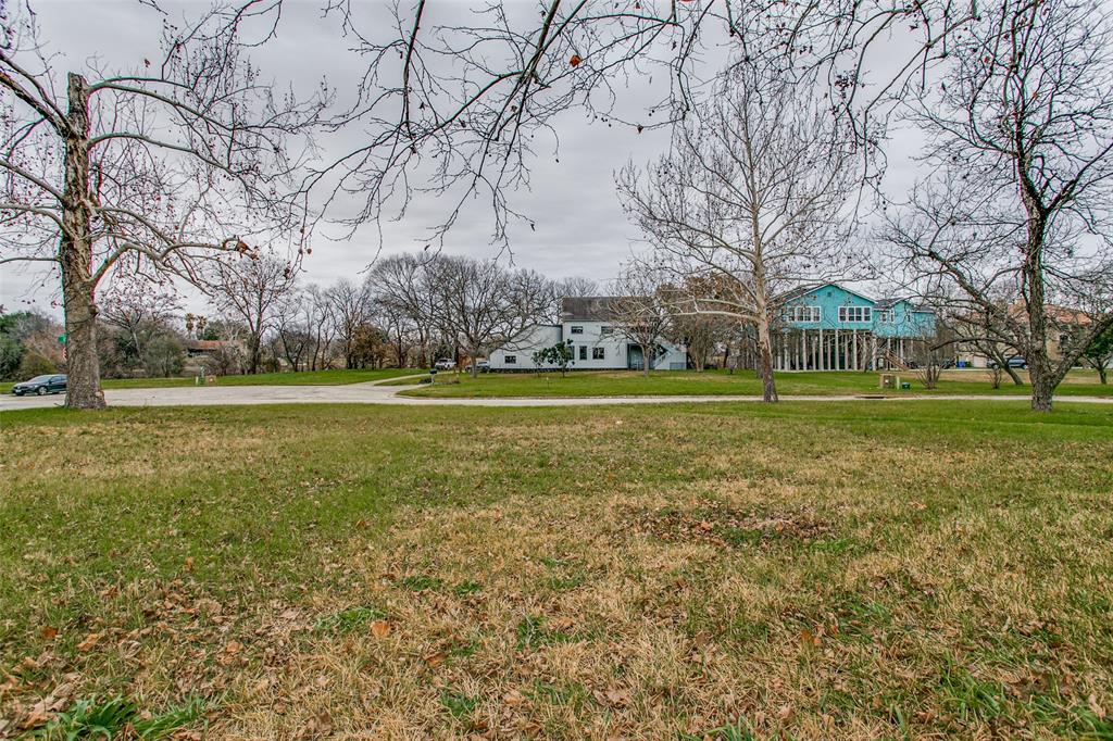 Image 8 of 13 For 46 Glen Cove Dr