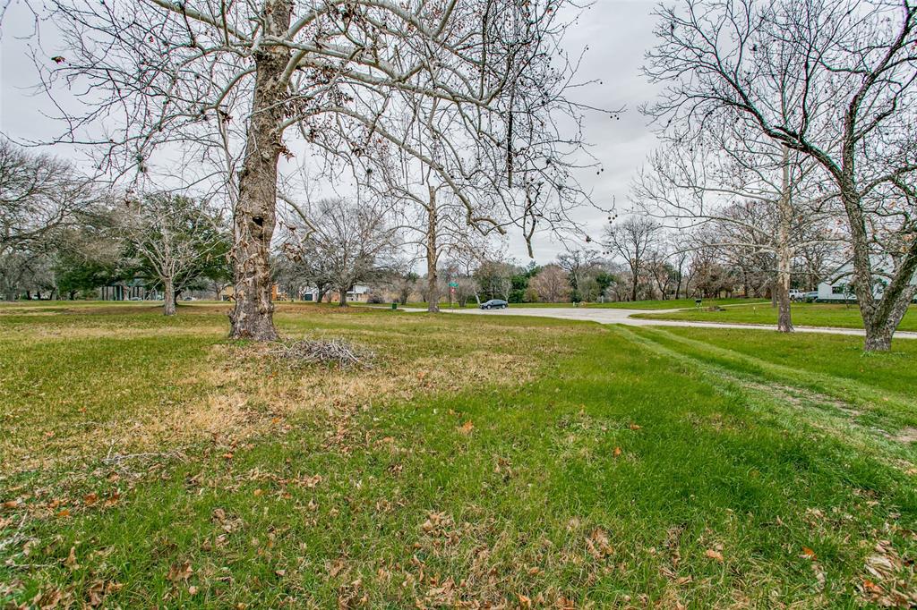 Image 9 of 13 For 46 Glen Cove Dr
