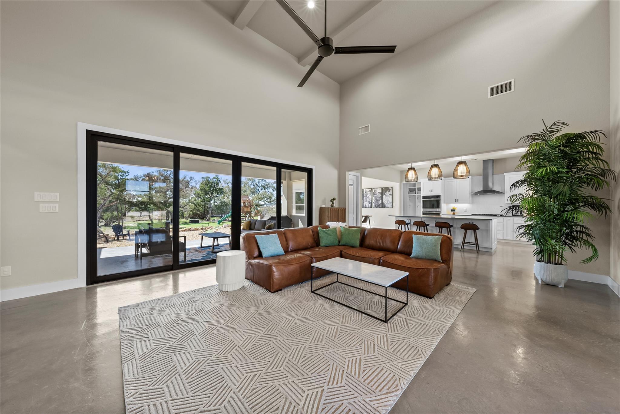 Image 10 of 40 For 5721 Dry Comal Dr