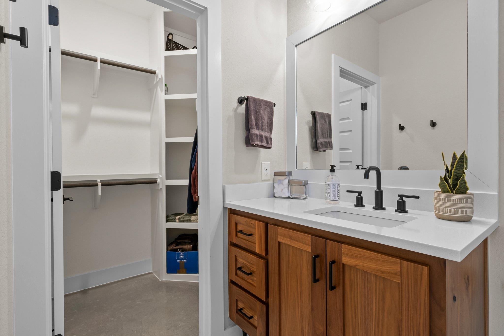 Image 28 of 40 For 5721 Dry Comal Dr