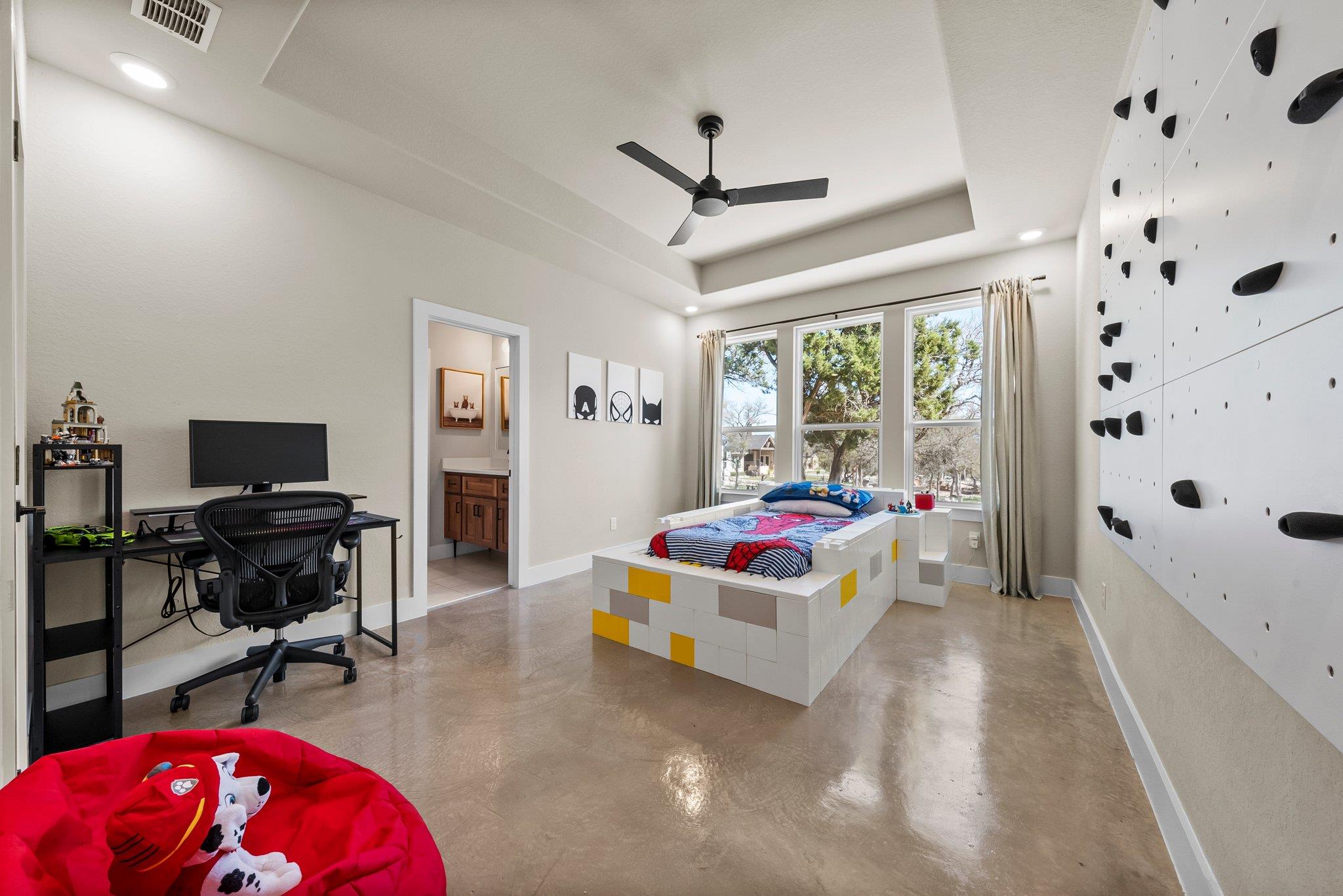 Image 32 of 40 For 5721 Dry Comal Dr