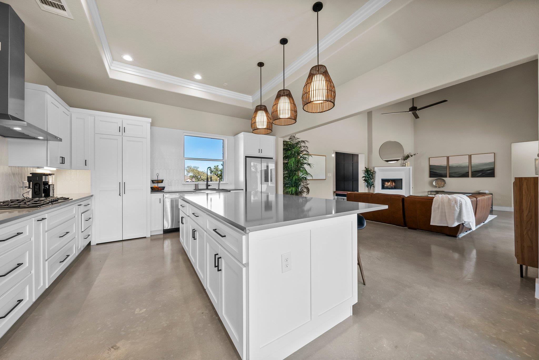 Image 6 of 40 For 5721 Dry Comal Dr