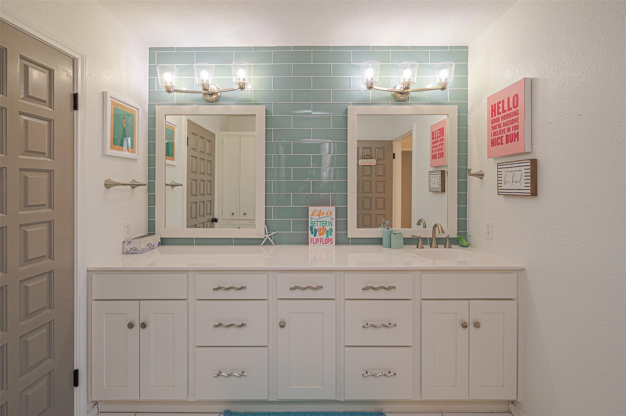 Image 13 of 40 For 27 Bimini Dr