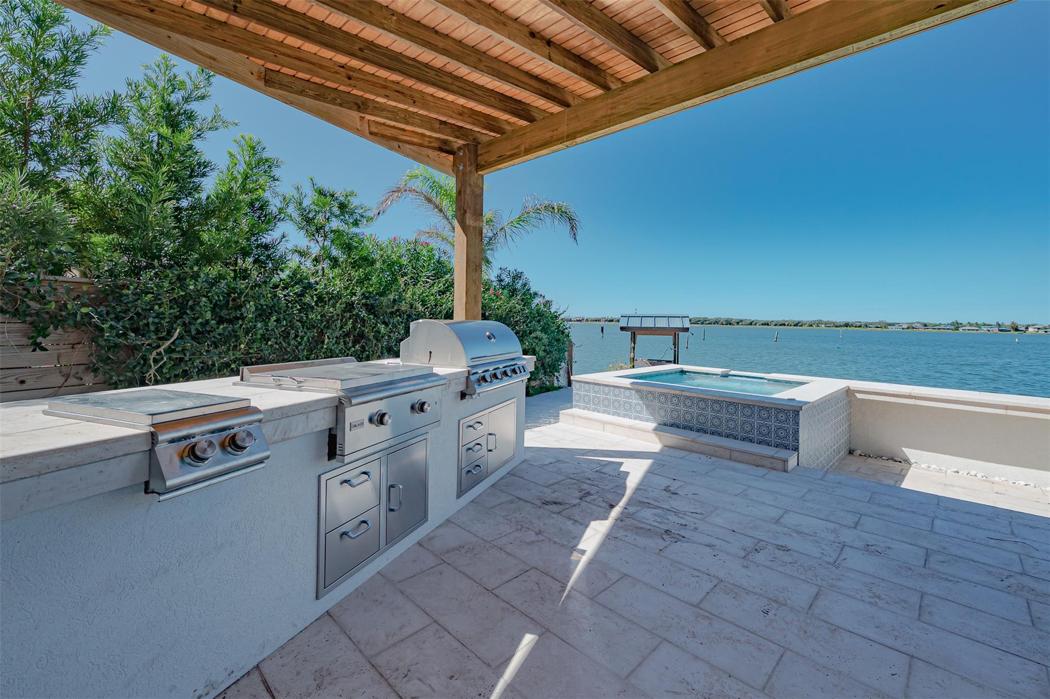 Image 7 of 40 For 27 Bimini Dr