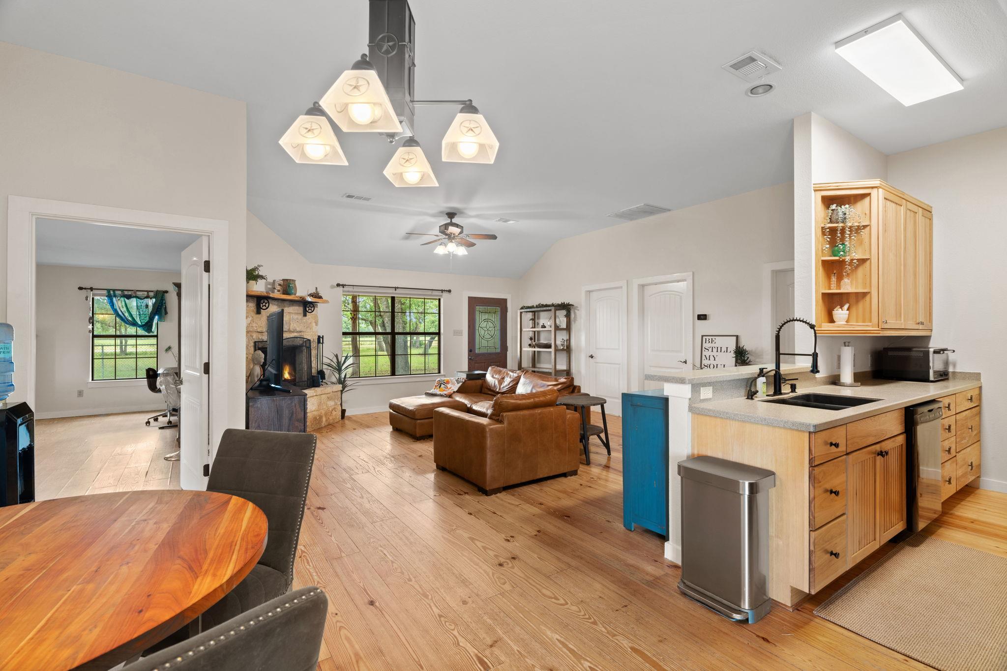 Image 6 of 40 For 3434 Prairie Lea Rd