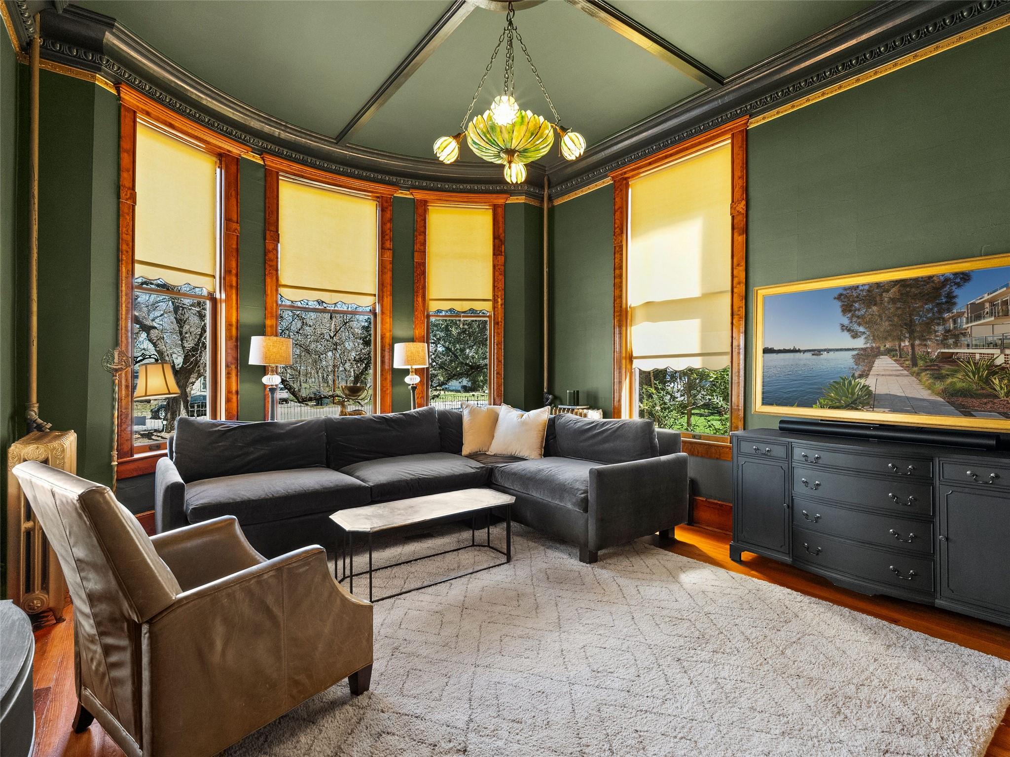 Image 11 of 40 For 372 Magazine Ave