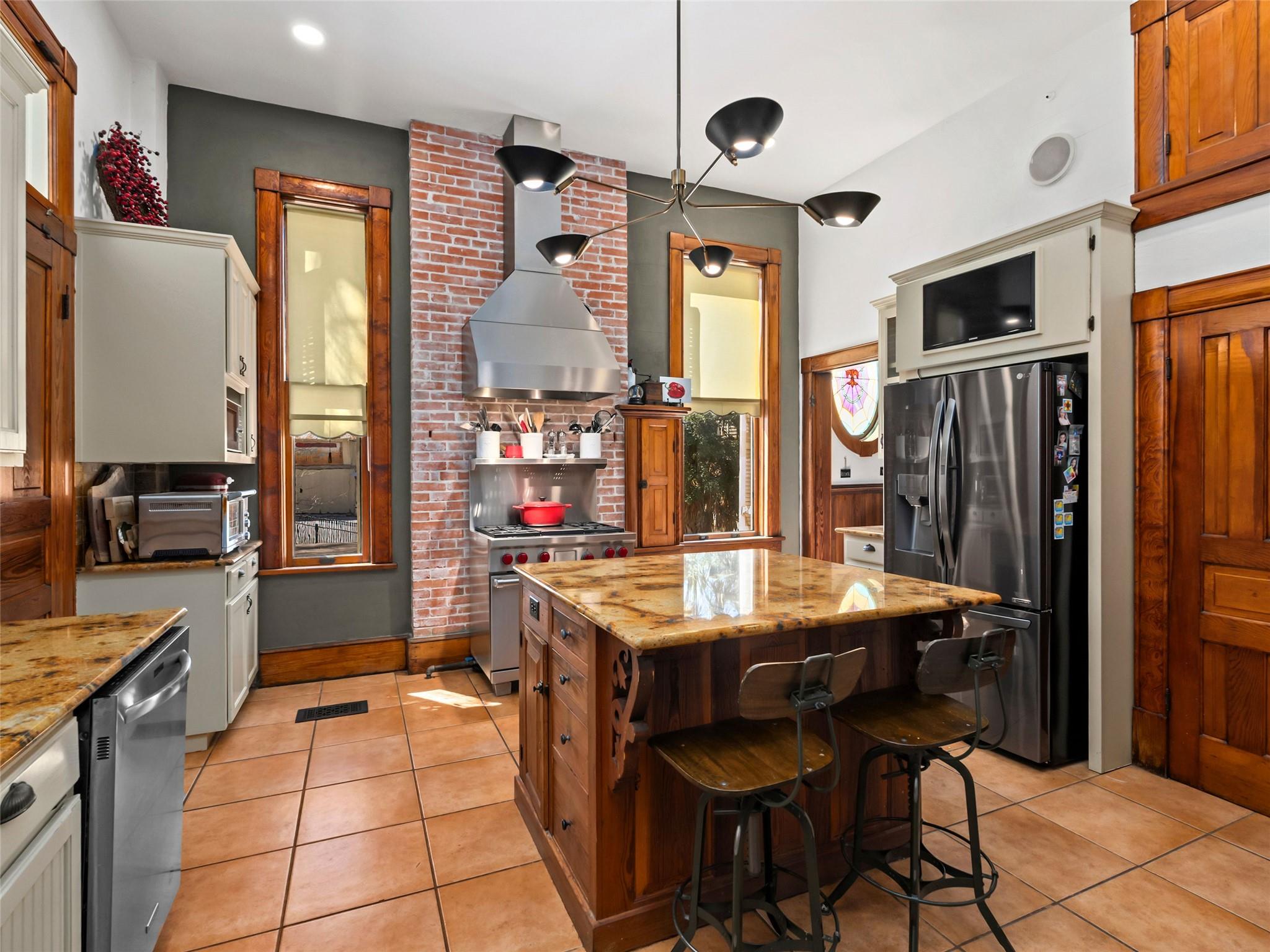 Image 15 of 40 For 372 Magazine Ave