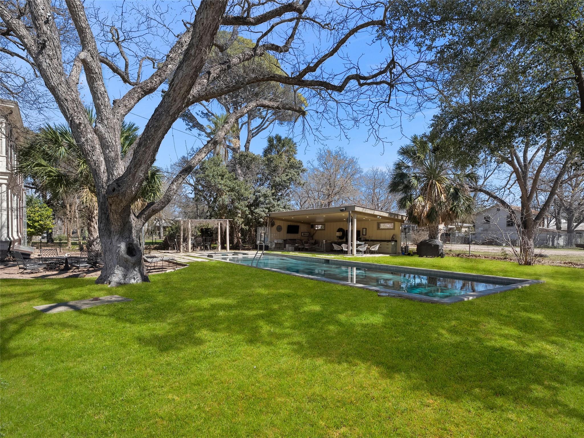 Image 28 of 40 For 372 Magazine Ave