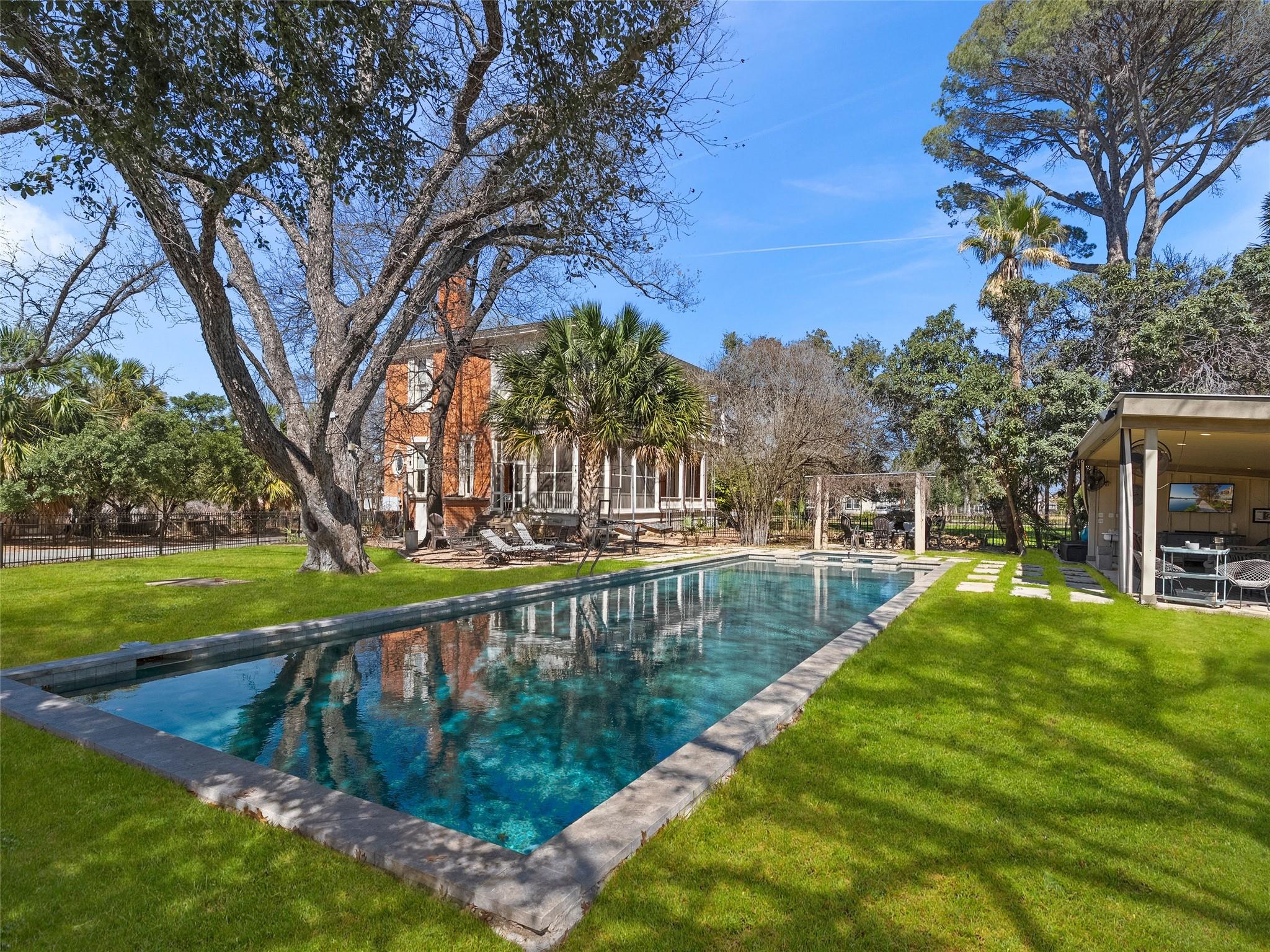 Image 31 of 40 For 372 Magazine Ave