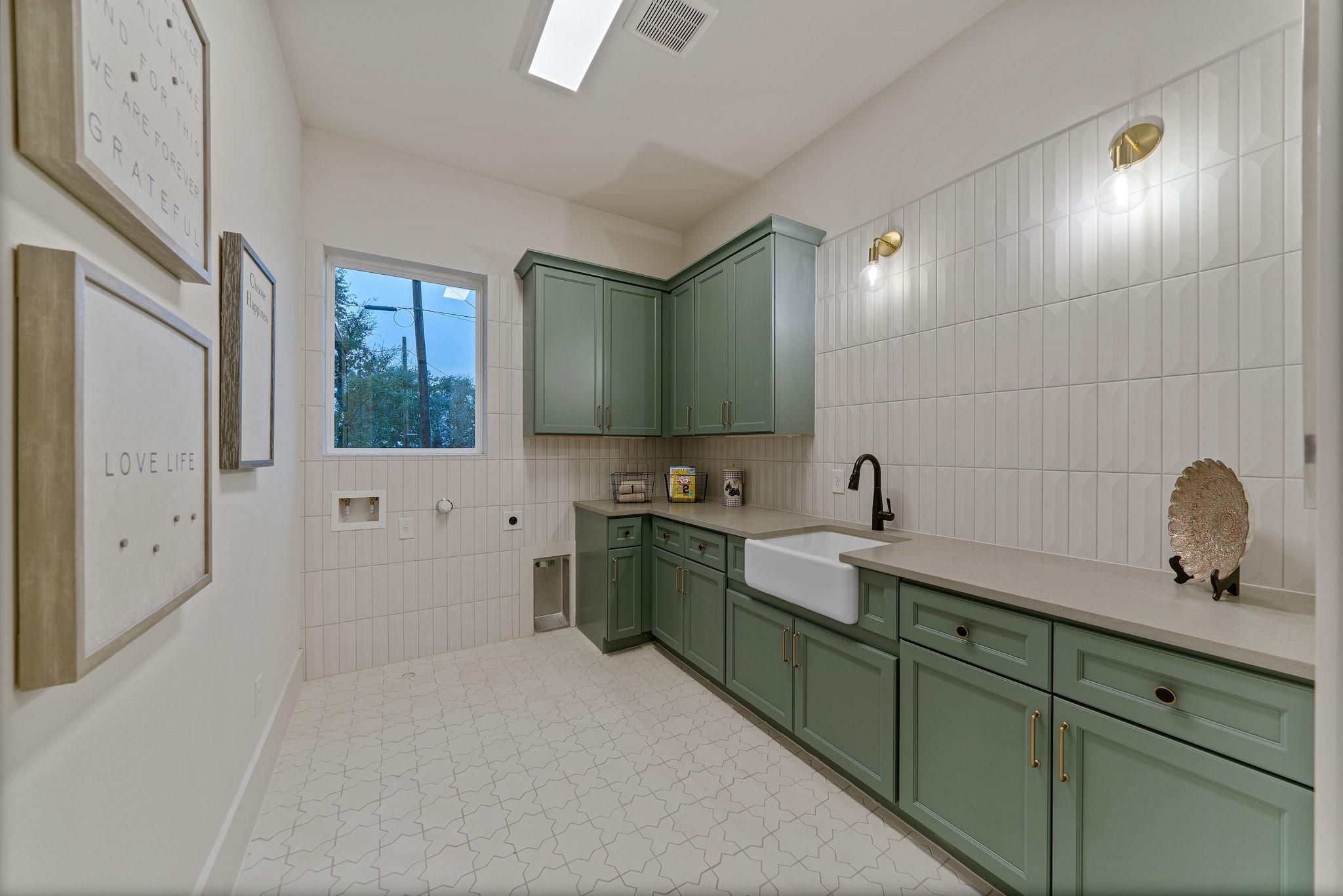 Image 16 of 38 For 7505 Us Highway 290