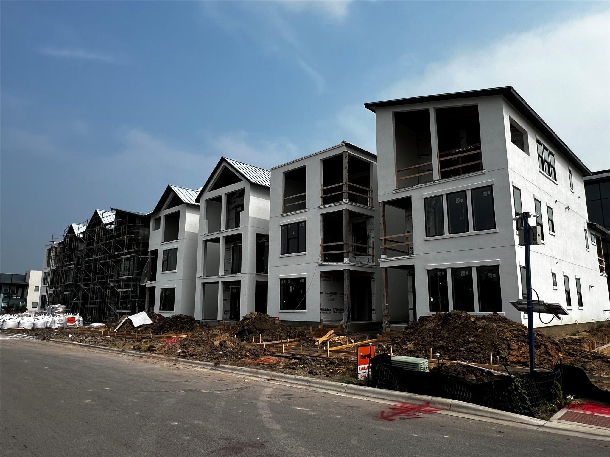 Image 22 of 28 For 9033 Cattle Baron Path