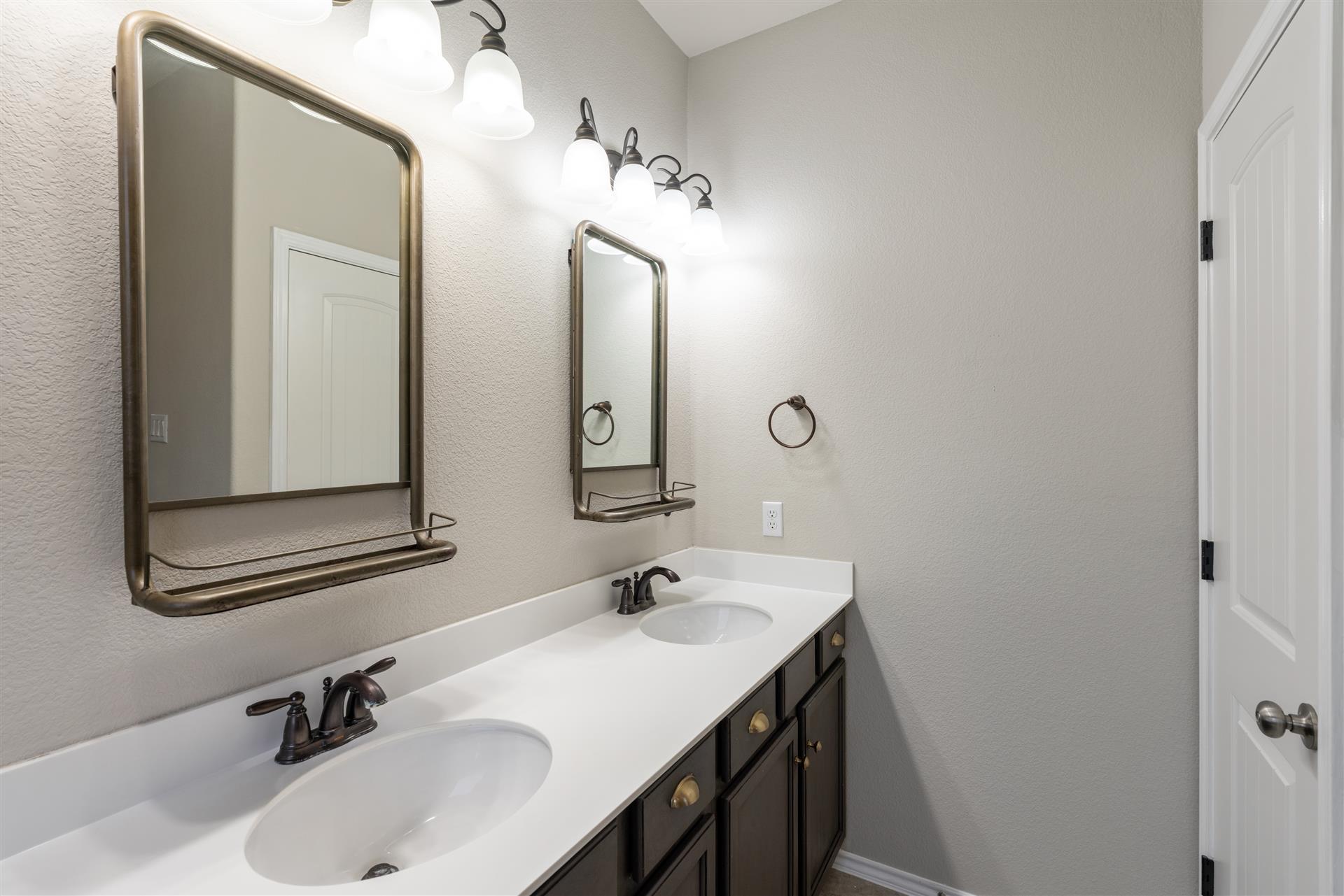 Image 12 of 35 For 320 Cyril Dr