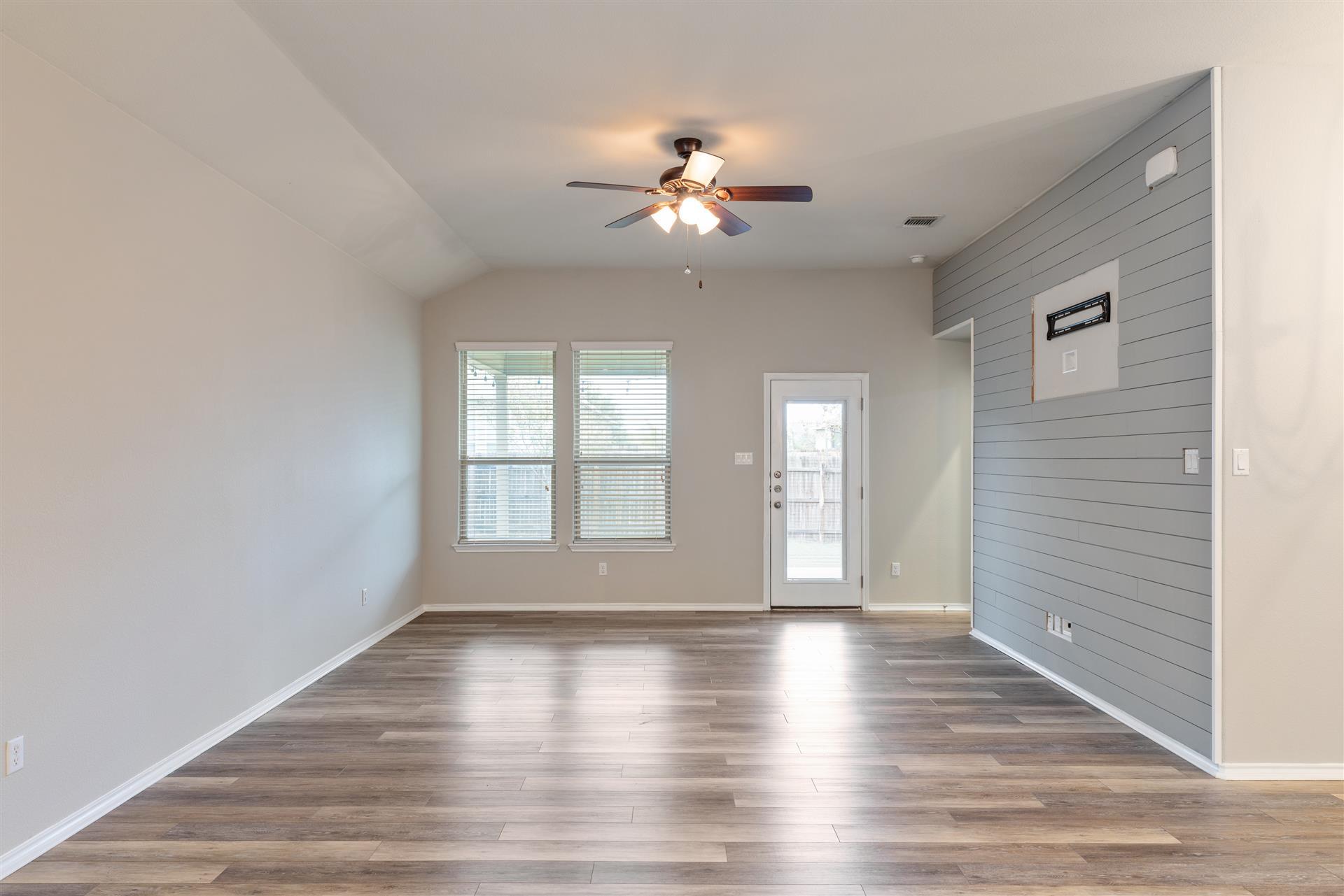 Image 15 of 35 For 320 Cyril Dr