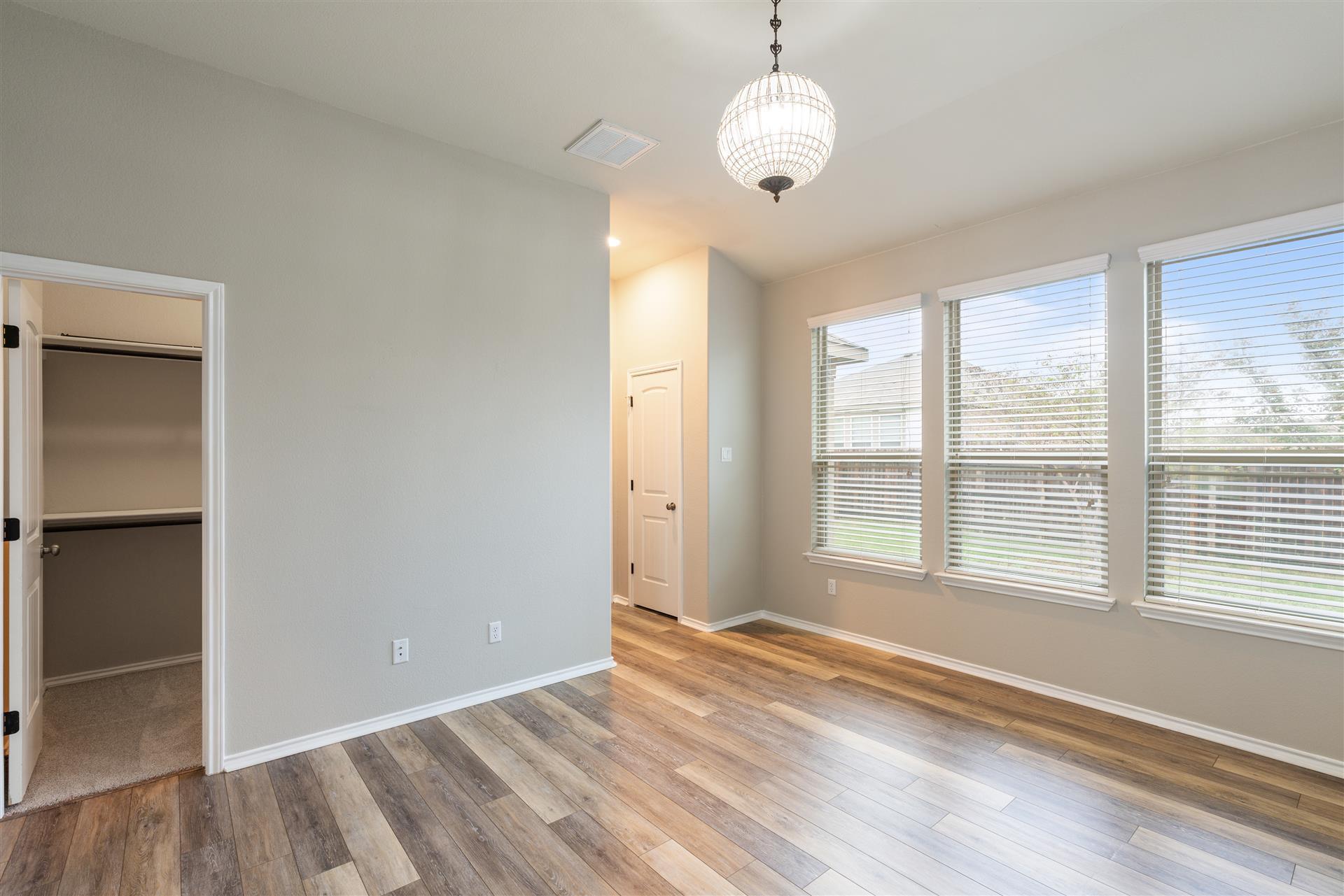 Image 17 of 35 For 320 Cyril Dr