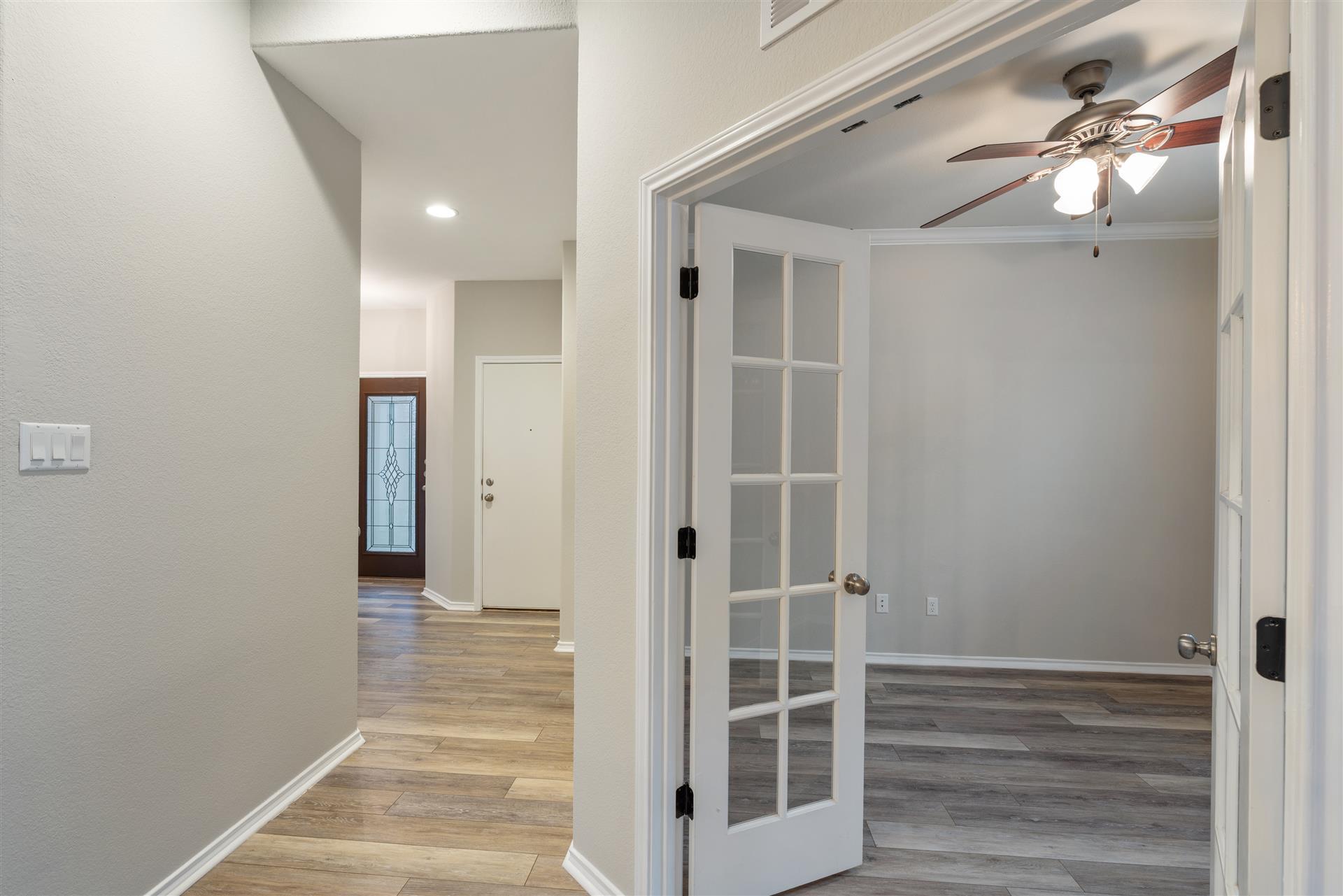 Image 24 of 35 For 320 Cyril Dr