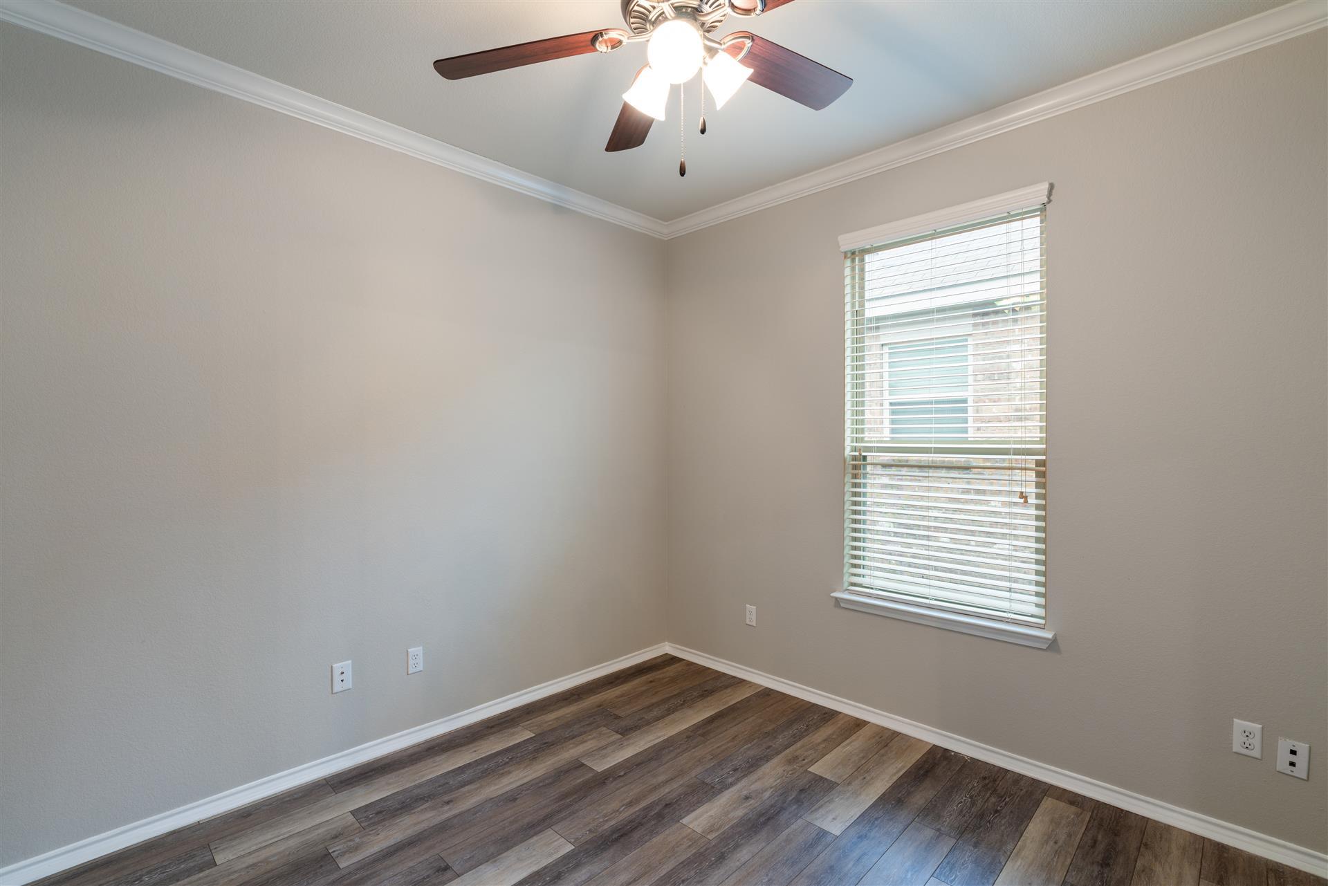 Image 25 of 35 For 320 Cyril Dr