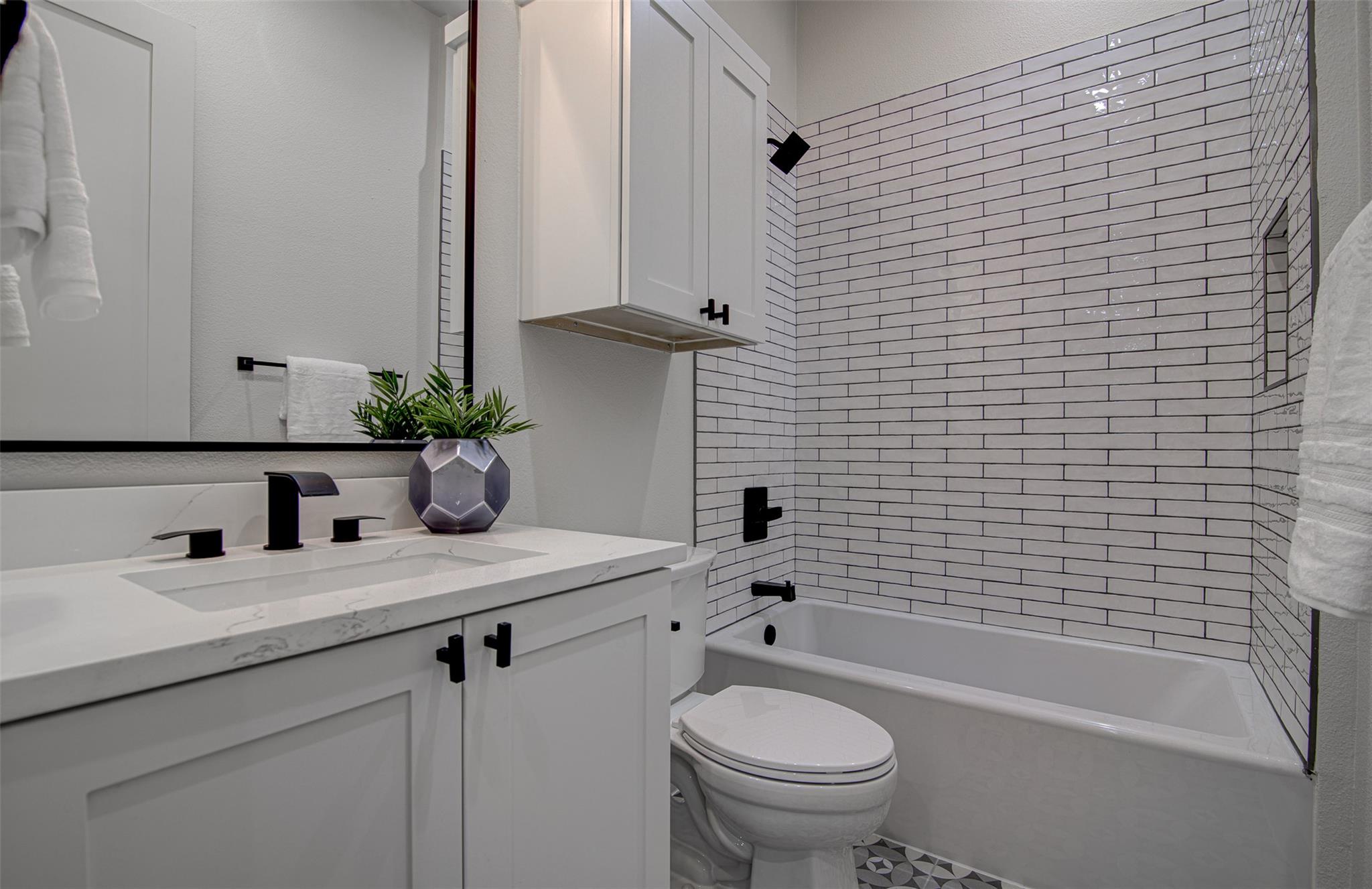 Image 19 of 23 For 19543 Lakehurst Loop