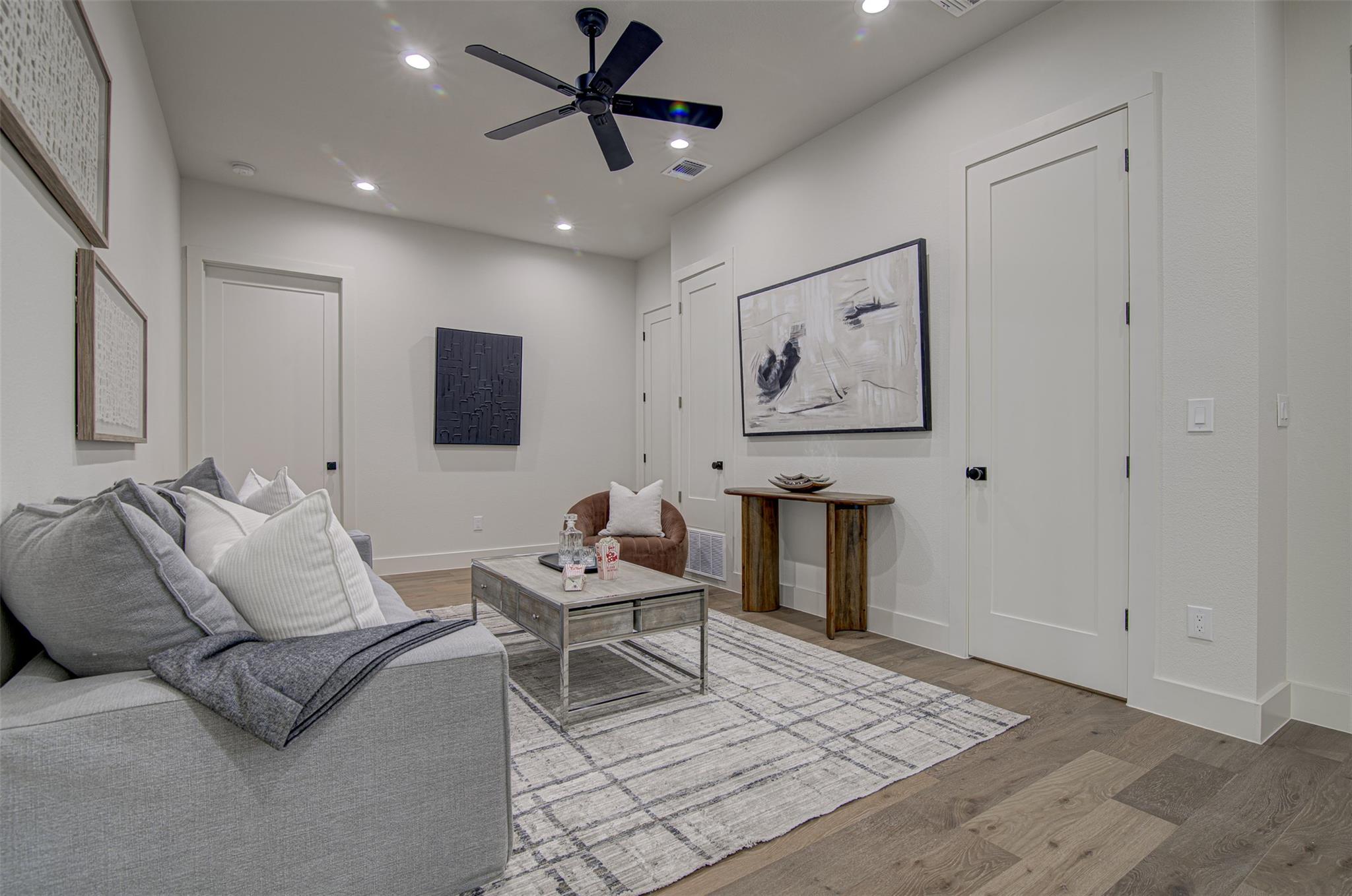 Image 20 of 23 For 19543 Lakehurst Loop