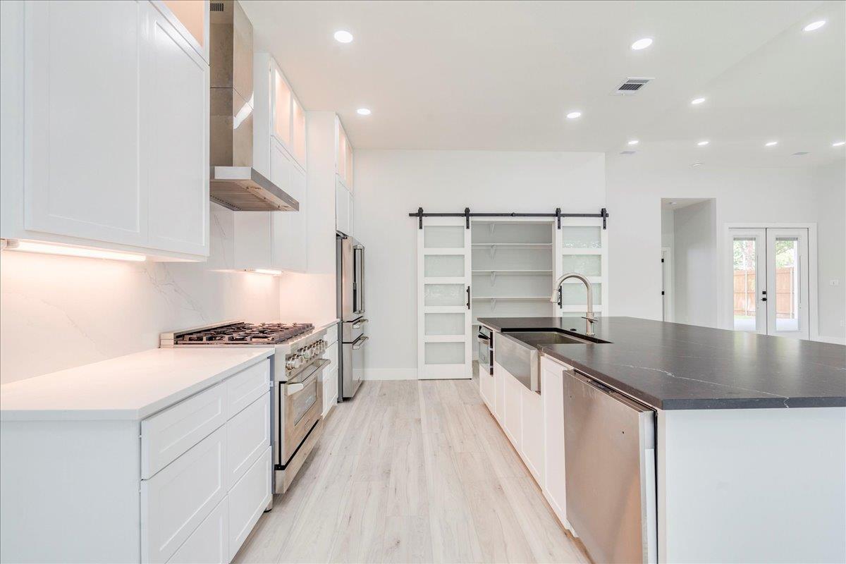 Image 10 of 37 For 1215 Howard St