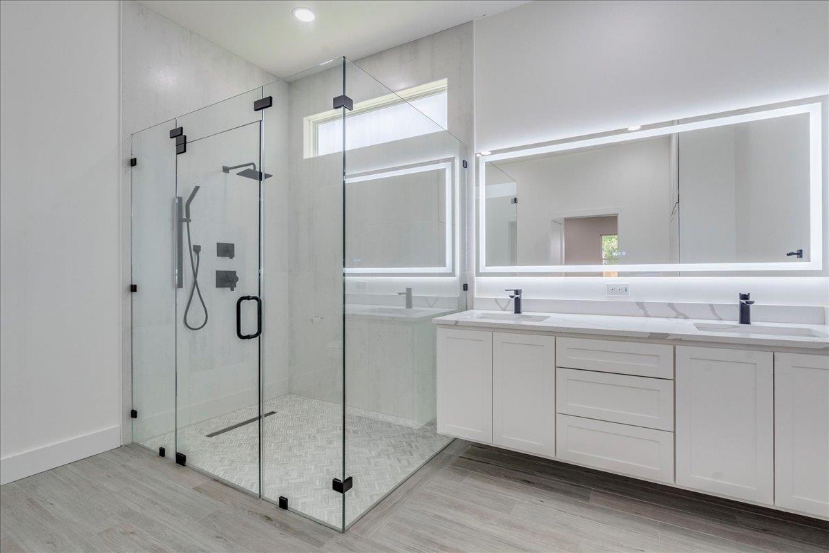 Image 16 of 37 For 1215 Howard St